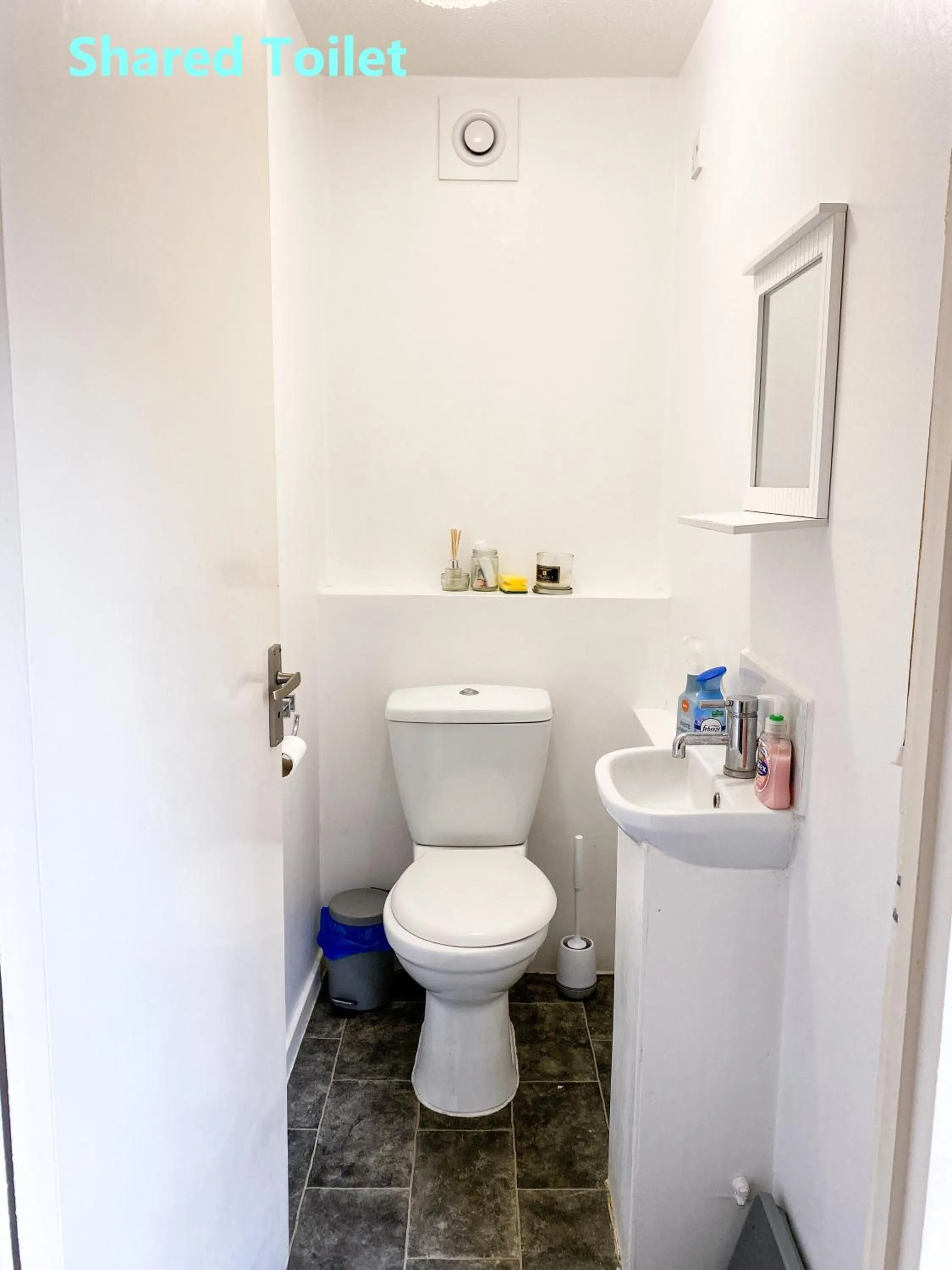 Toilet in Central Palace - Excellent Stay in London Zone 1