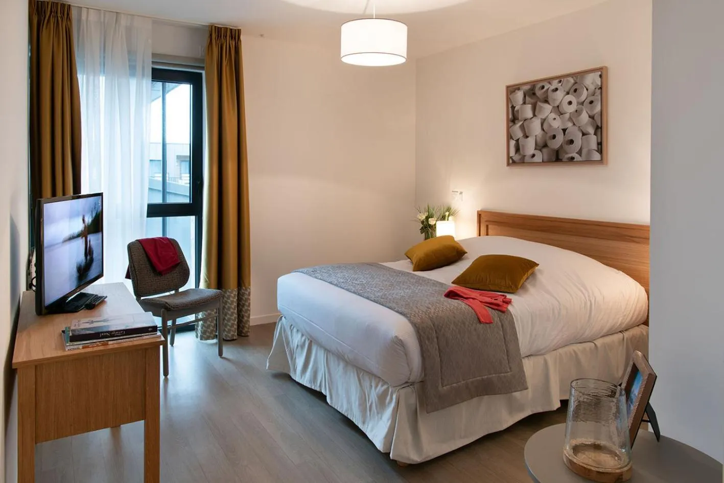 Photo of the whole room, Bed in Résidence Les Tisserands - Domitys