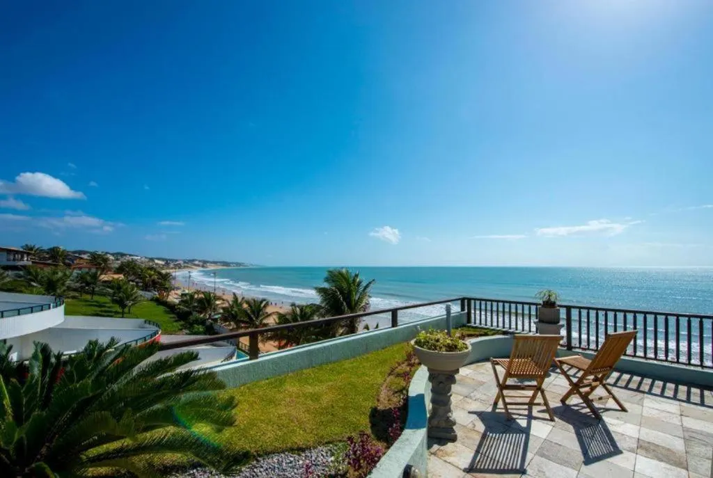 Flat completo a beira mar com vista exuberante - pé-na-areia mesmo!