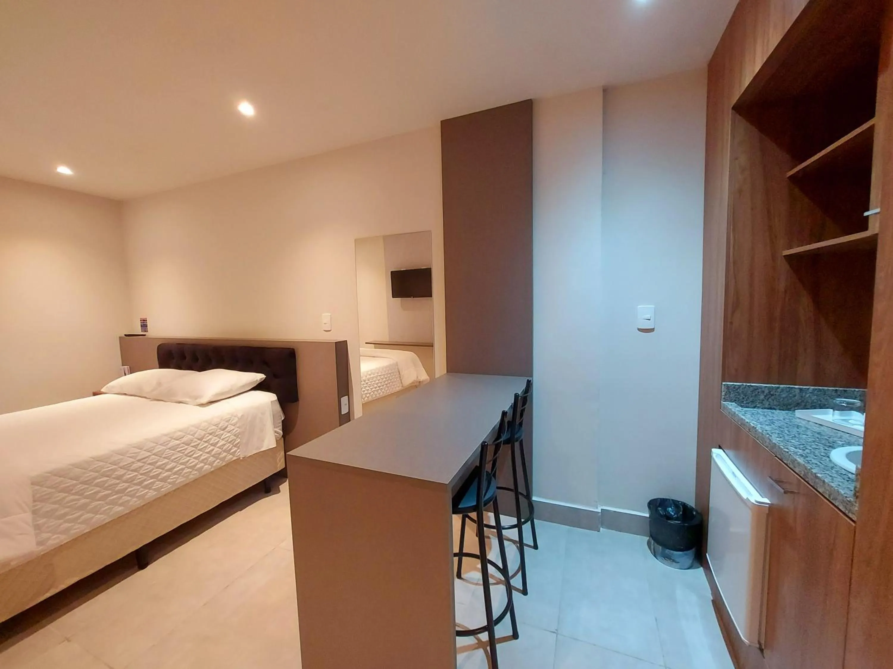 Kitchen or kitchenette, Bed in Hotel Vila Suíça 1818