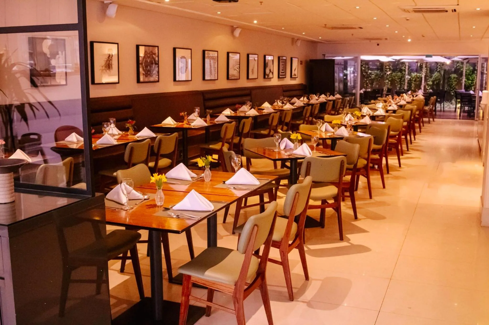 Restaurant/places to eat in Holiday Inn Belo Horizonte Savassi by IHG