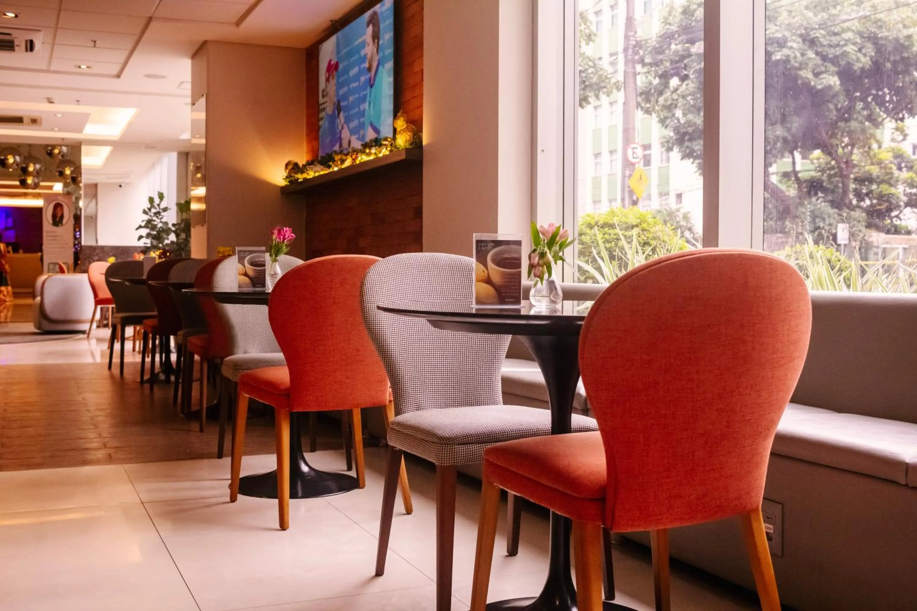 Restaurant/places to eat in Holiday Inn Belo Horizonte Savassi by IHG