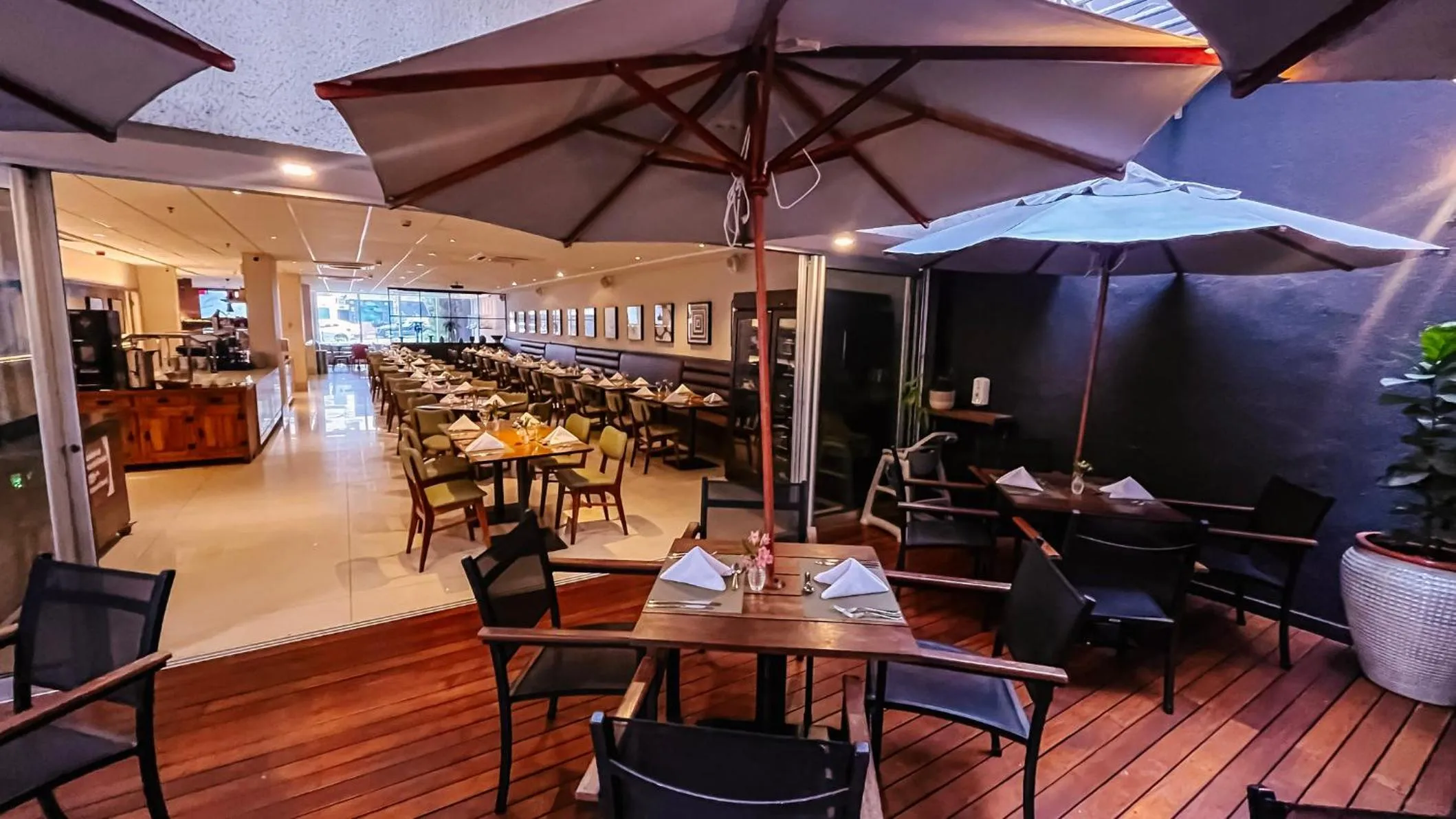 Restaurant/places to eat in Holiday Inn Belo Horizonte Savassi by IHG