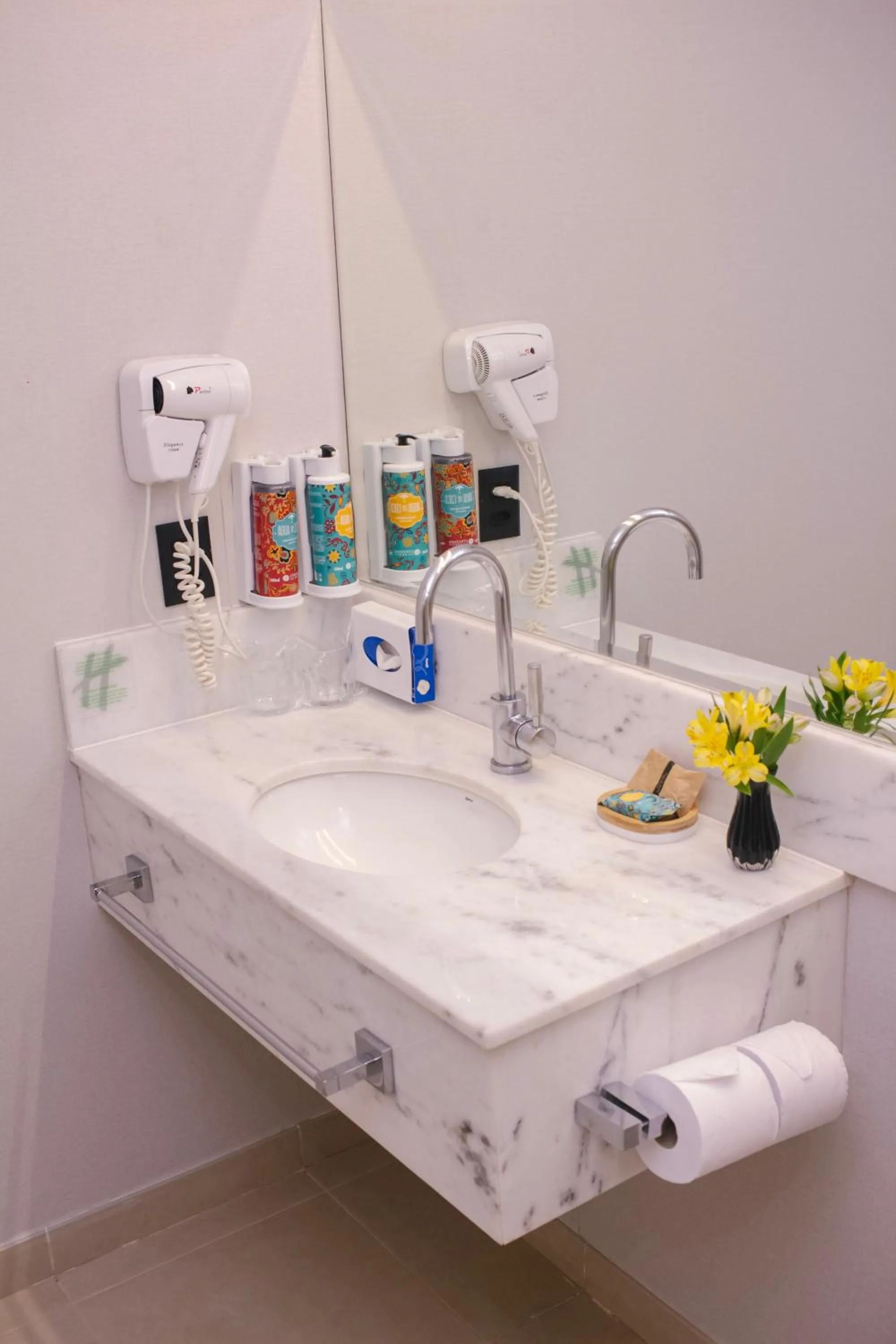 Shower in Holiday Inn Belo Horizonte Savassi by IHG