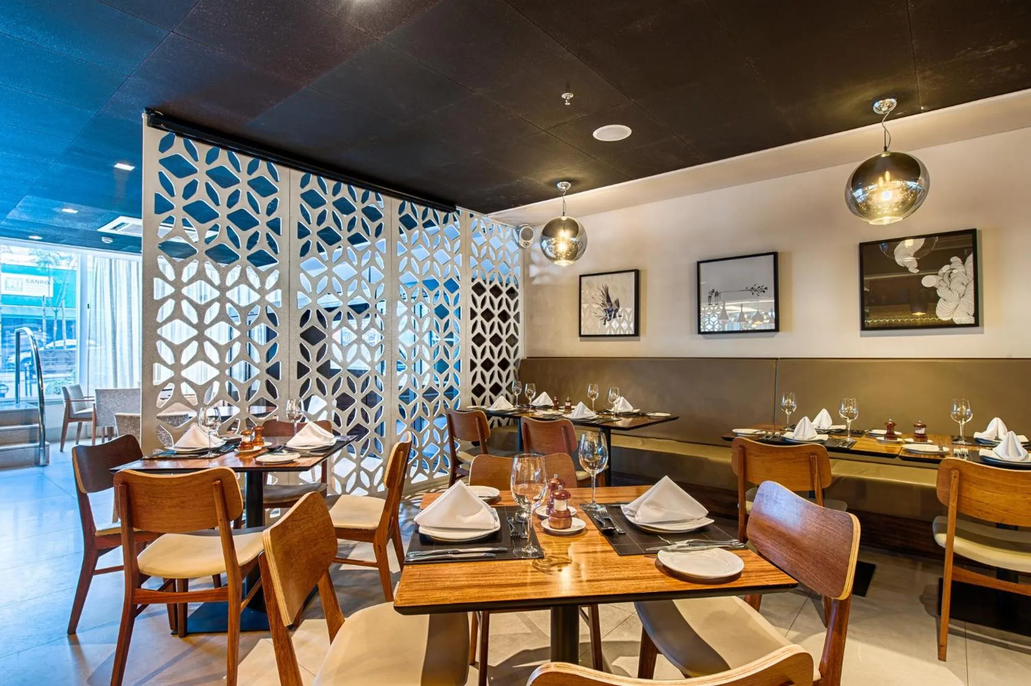 Restaurant/places to eat in Holiday Inn Belo Horizonte Savassi by IHG
