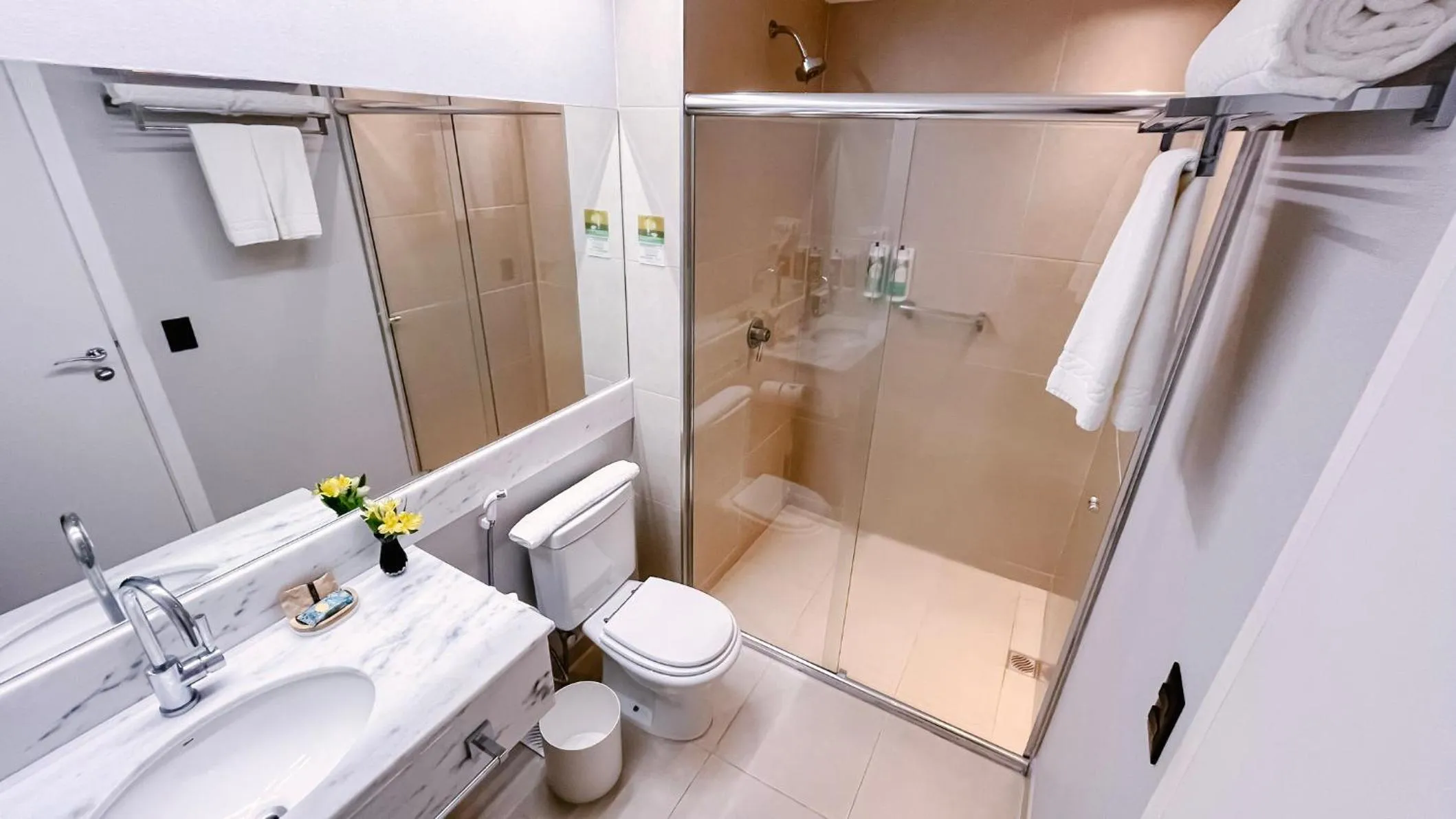 Photo of the whole room in Holiday Inn Belo Horizonte Savassi by IHG