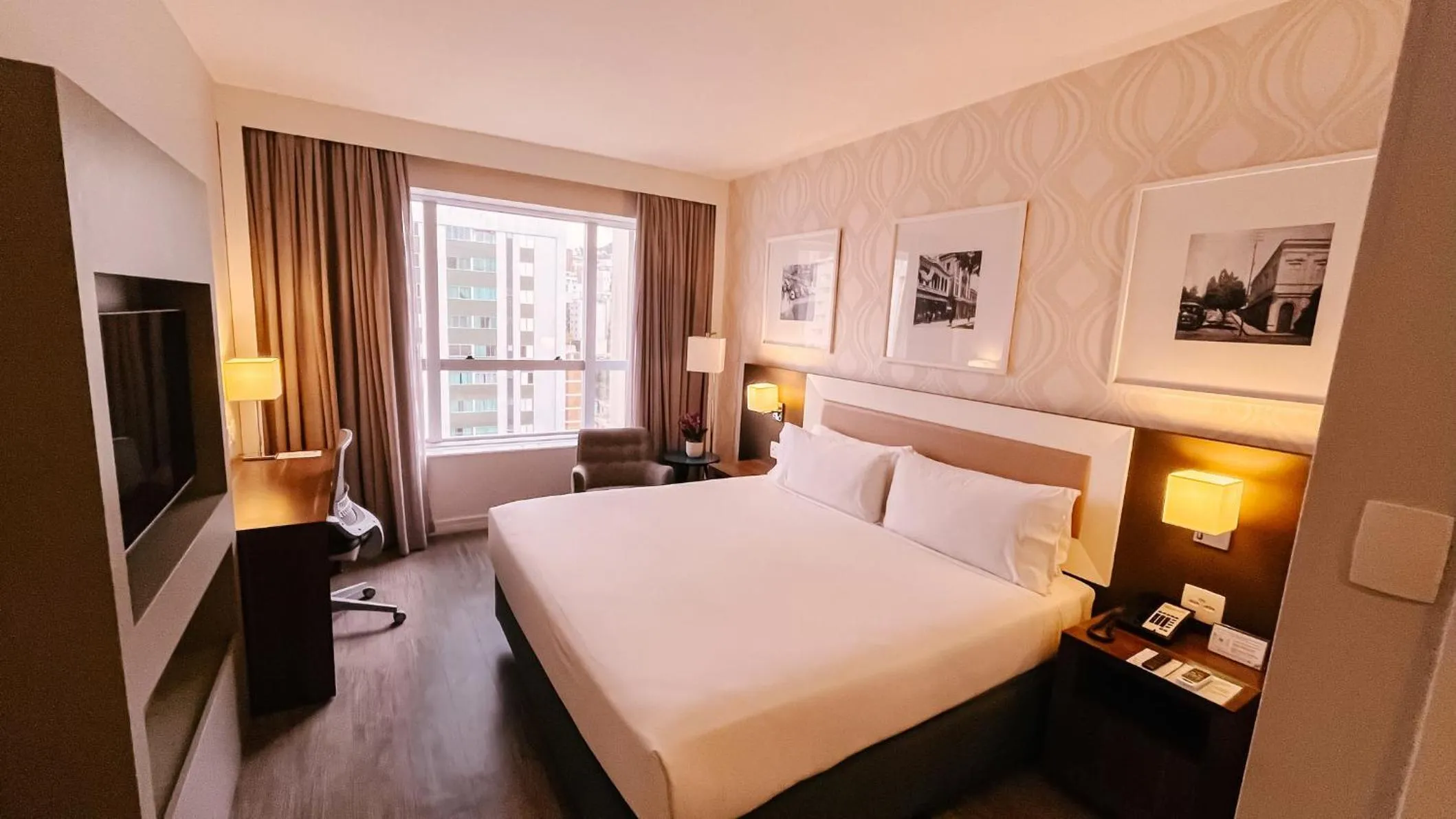 Photo of the whole room, Bed in Holiday Inn Belo Horizonte Savassi by IHG