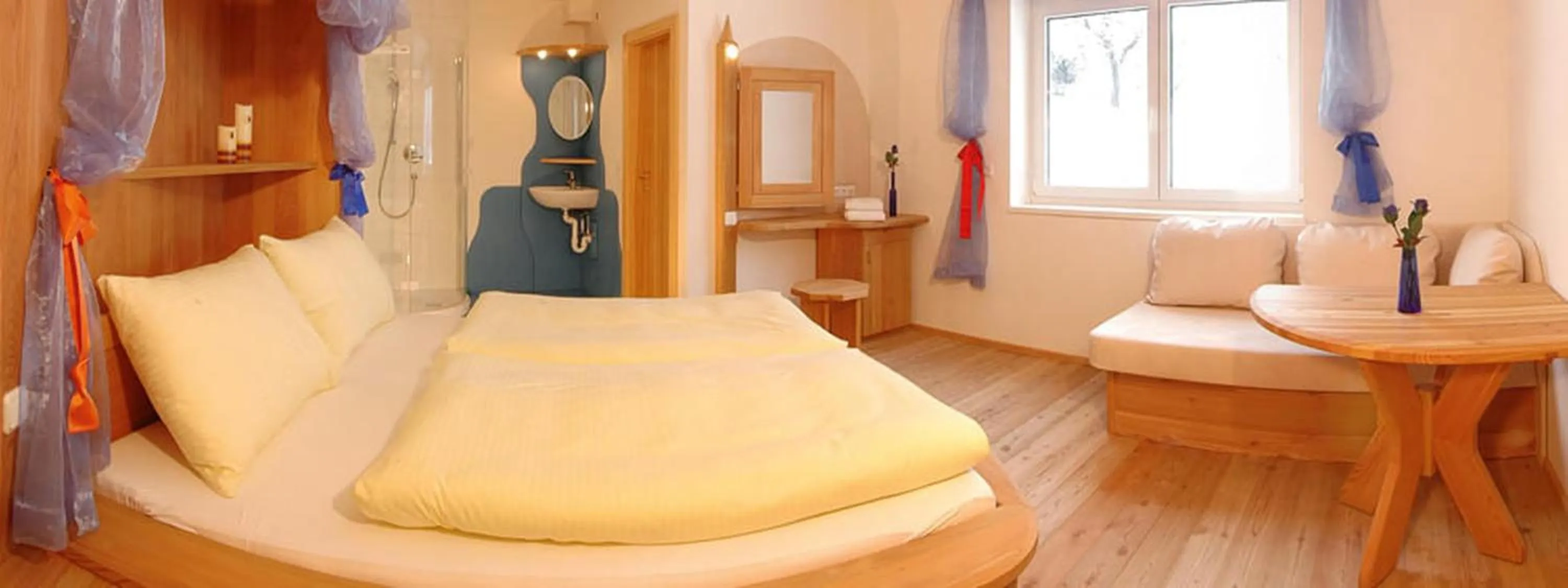 Photo of the whole room, Bed in Bed & Breakfast Landhaus Strasser