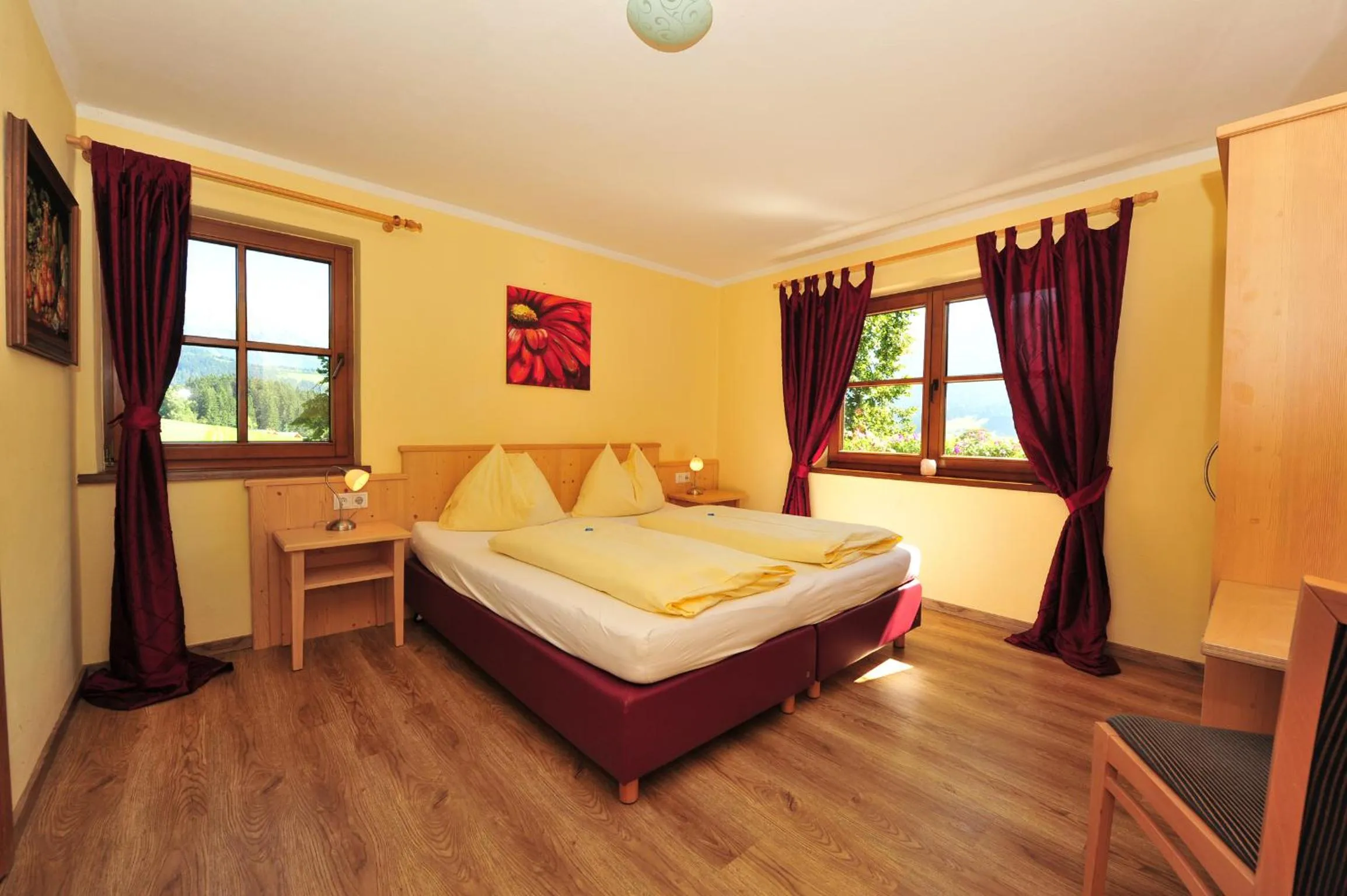 Bed in Bed & Breakfast Landhaus Strasser