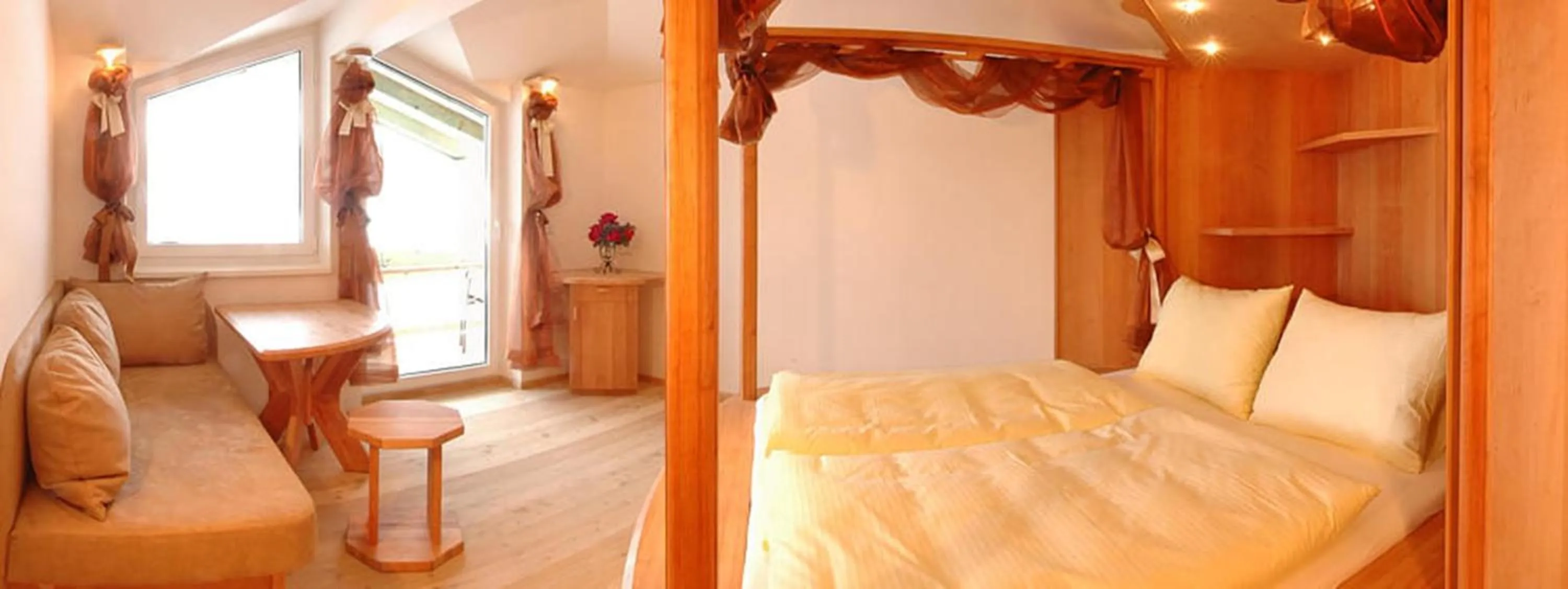 Photo of the whole room, Bed in Bed & Breakfast Landhaus Strasser