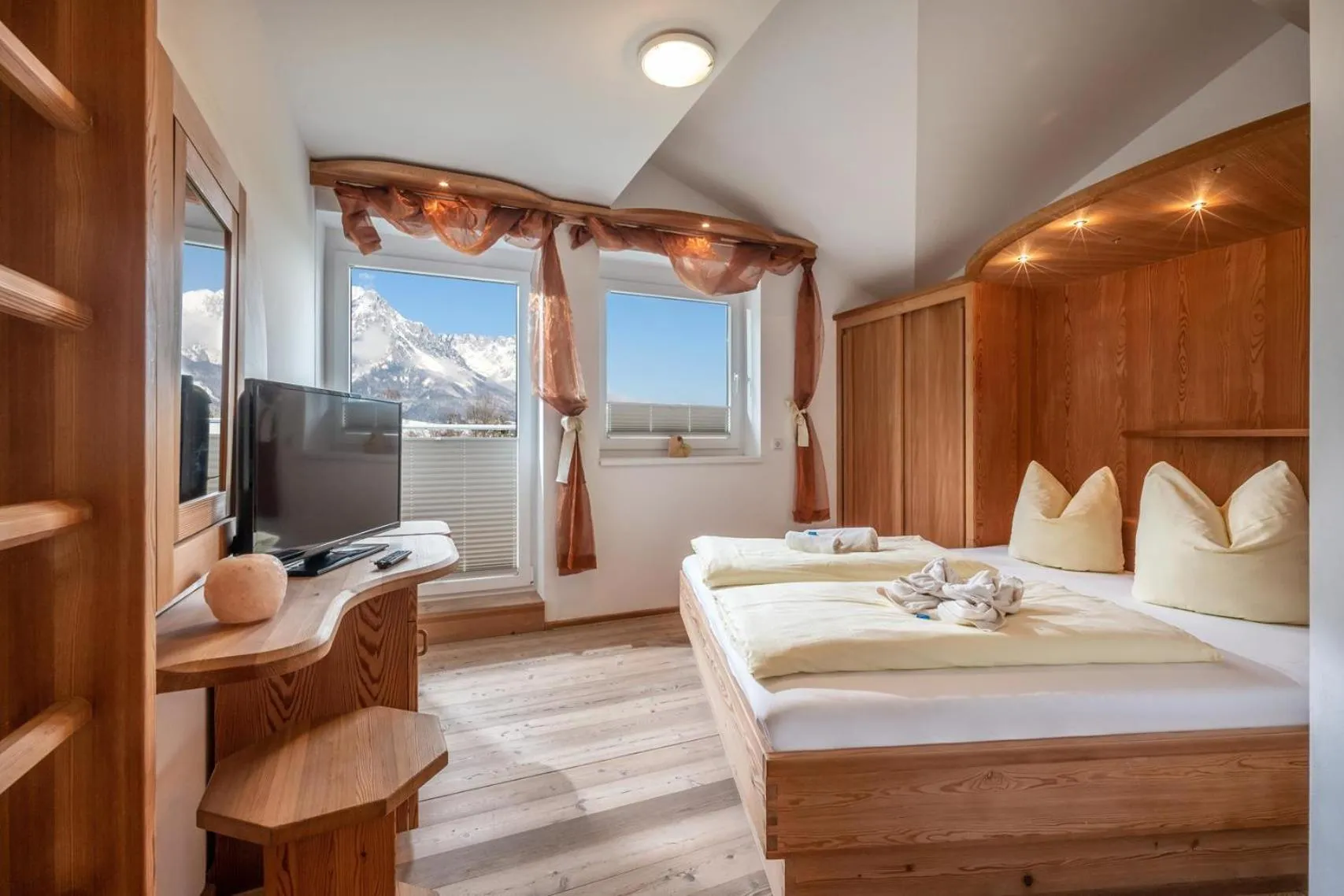 Photo of the whole room, Bed in Bed & Breakfast Landhaus Strasser