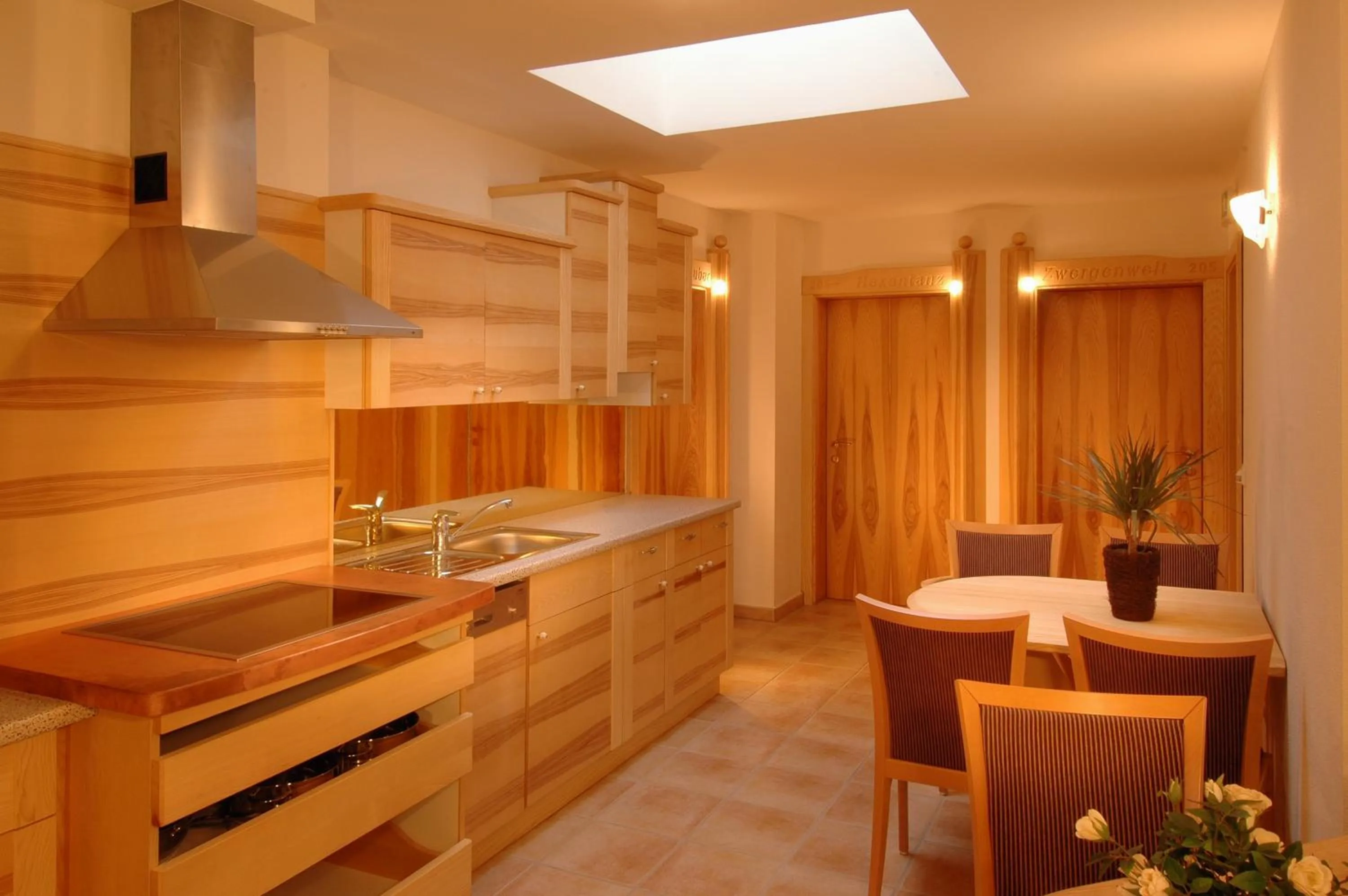 Kitchen or kitchenette in Bed & Breakfast Landhaus Strasser