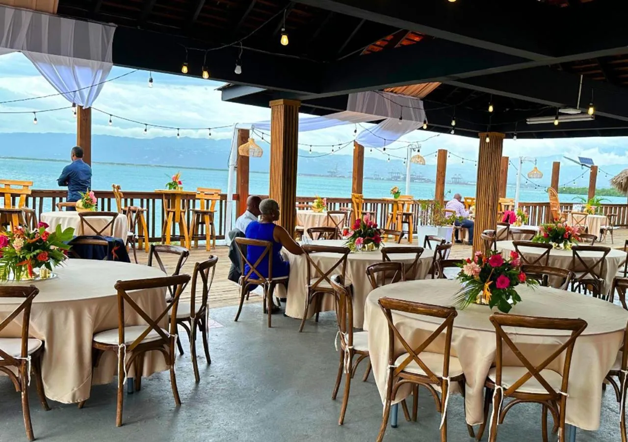 Restaurant/places to eat in Grand Hotel Excelsior Port Royal