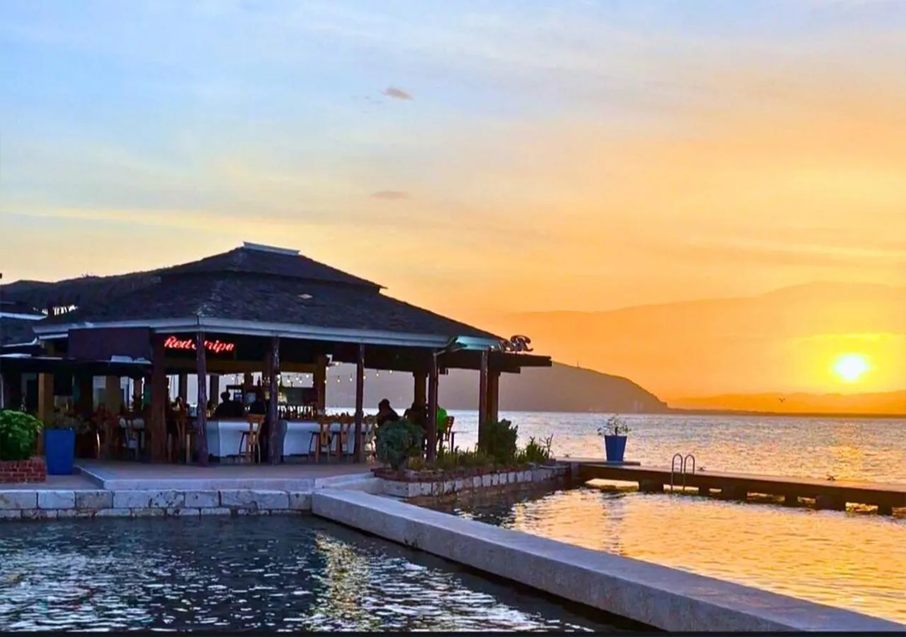 Restaurant/places to eat in Grand Hotel Excelsior Port Royal