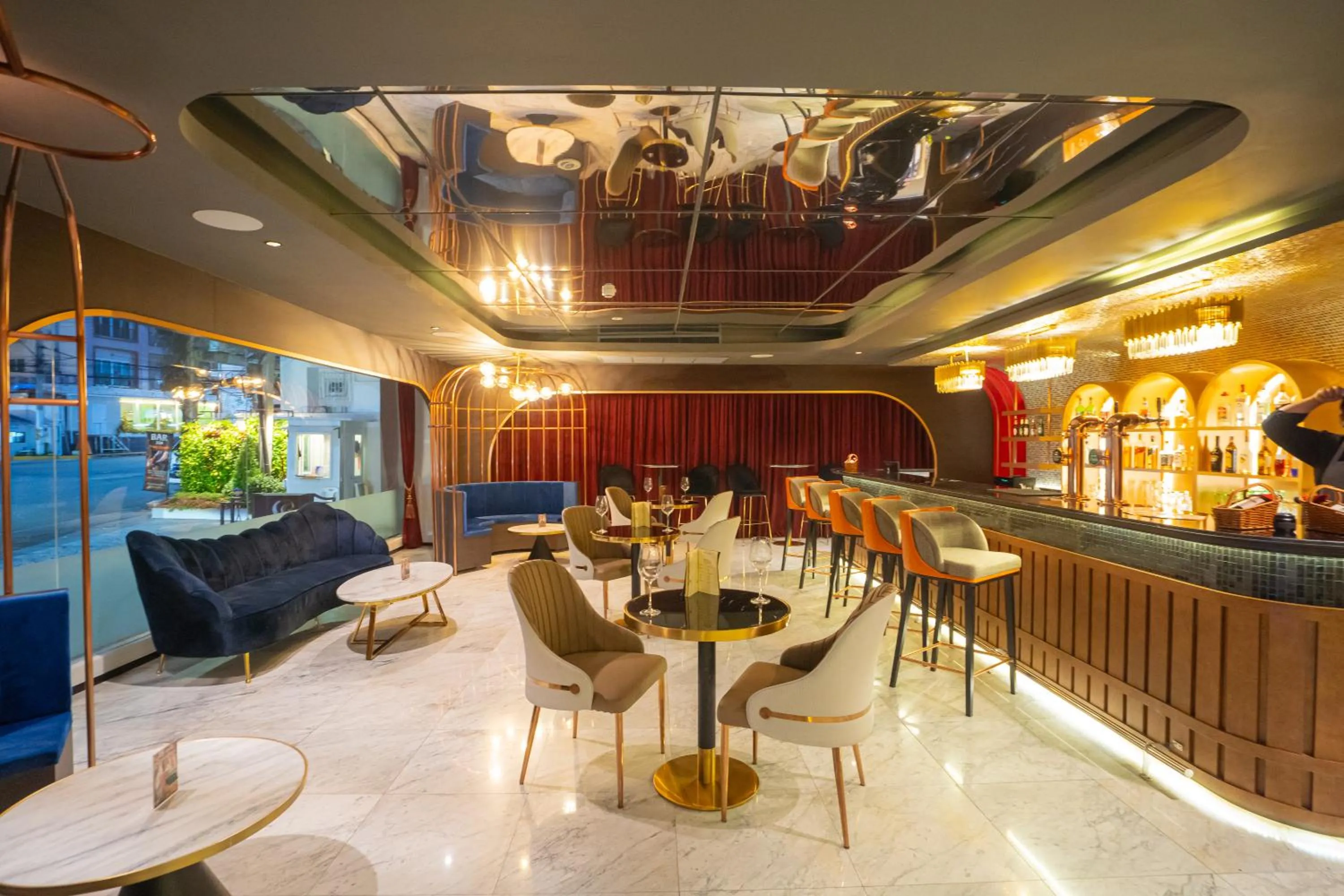 Lounge or bar in Sirin Exclusive Hotel and Residence