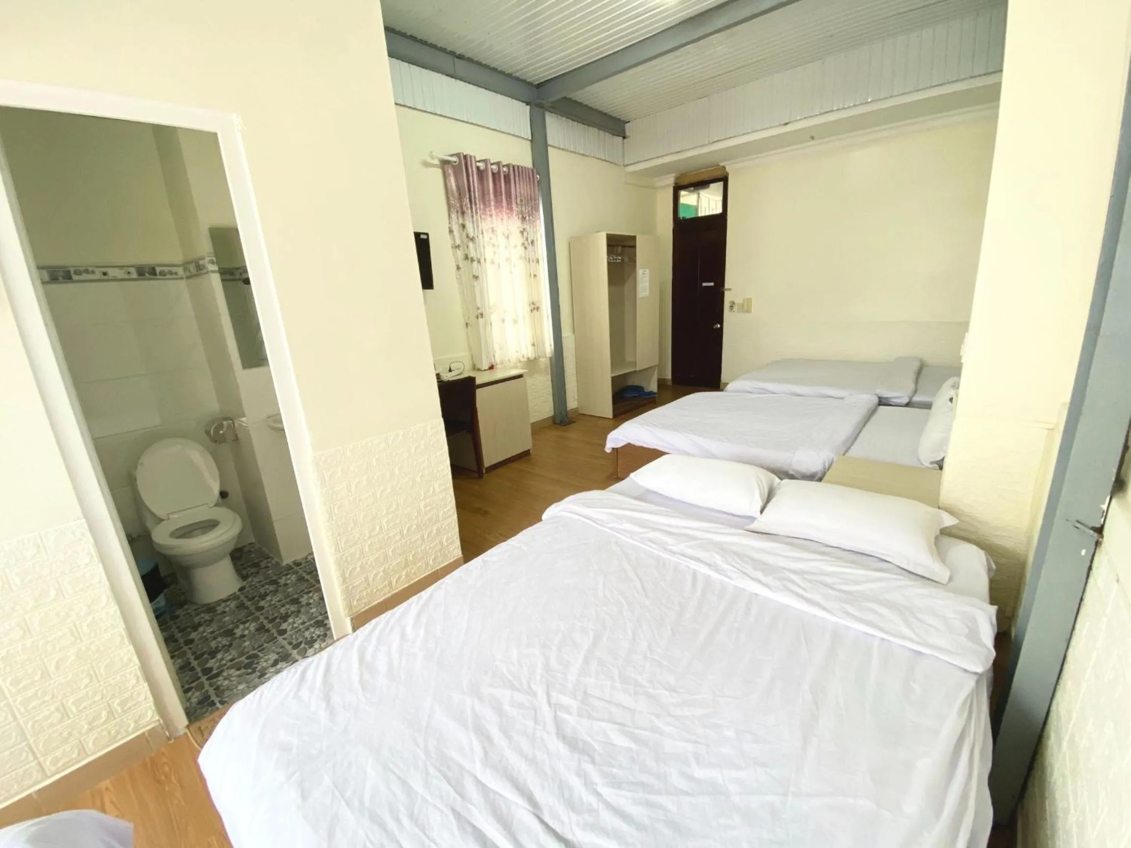 Property building, Bed in Sao Mai Tim Hotel