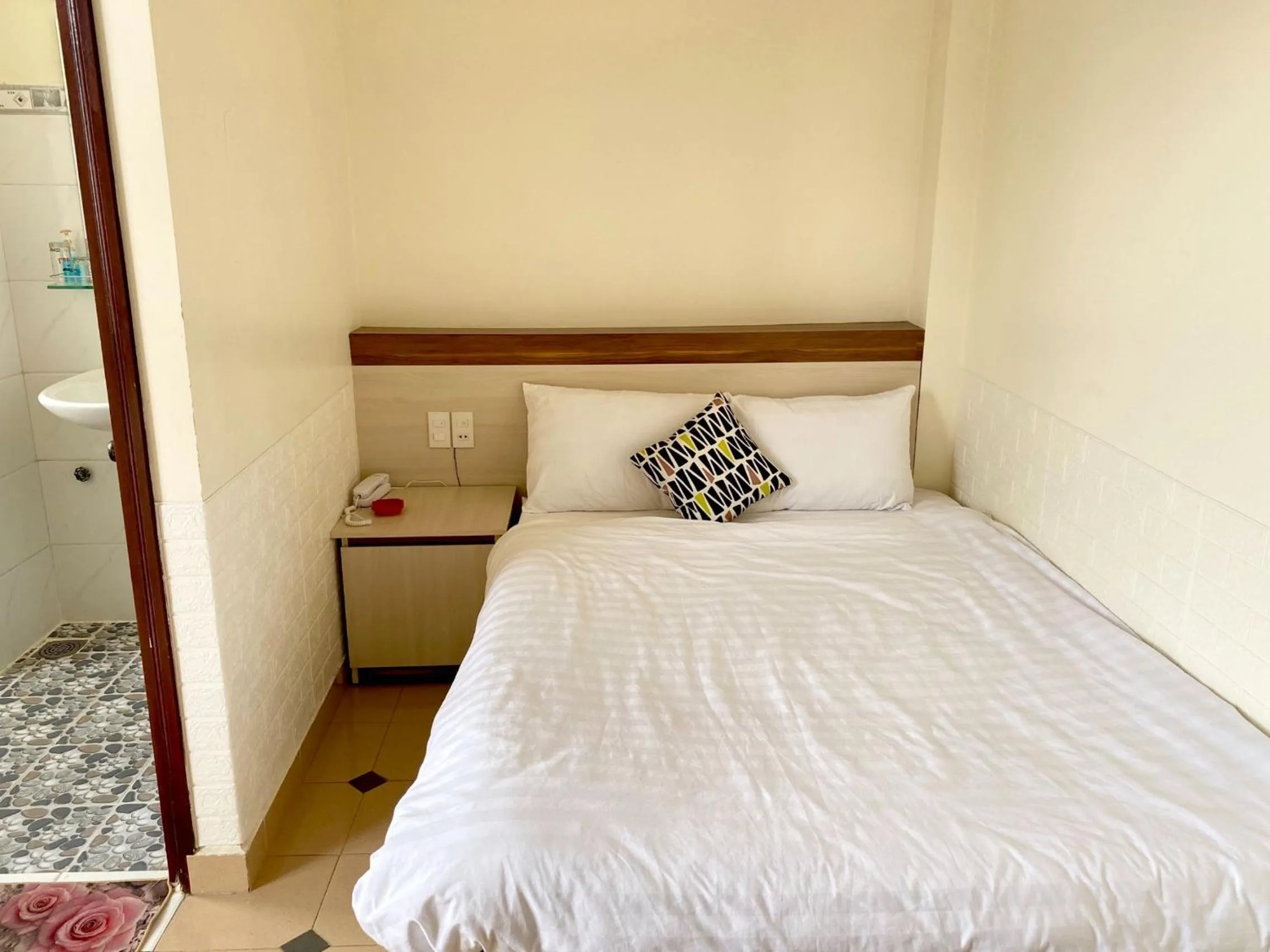 Property building, Bed in Sao Mai Tim Hotel