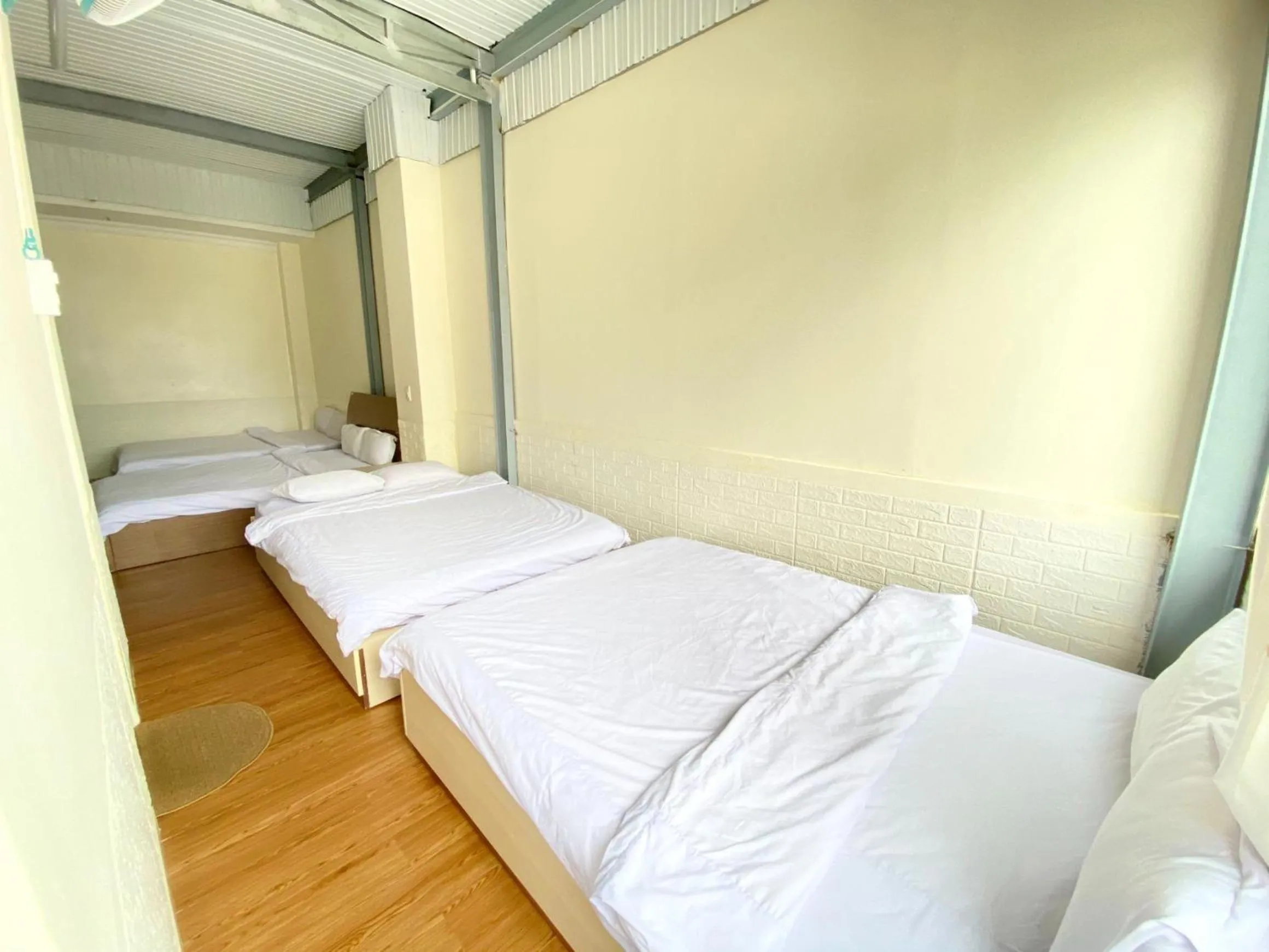Property building, Bed in Sao Mai Tim Hotel