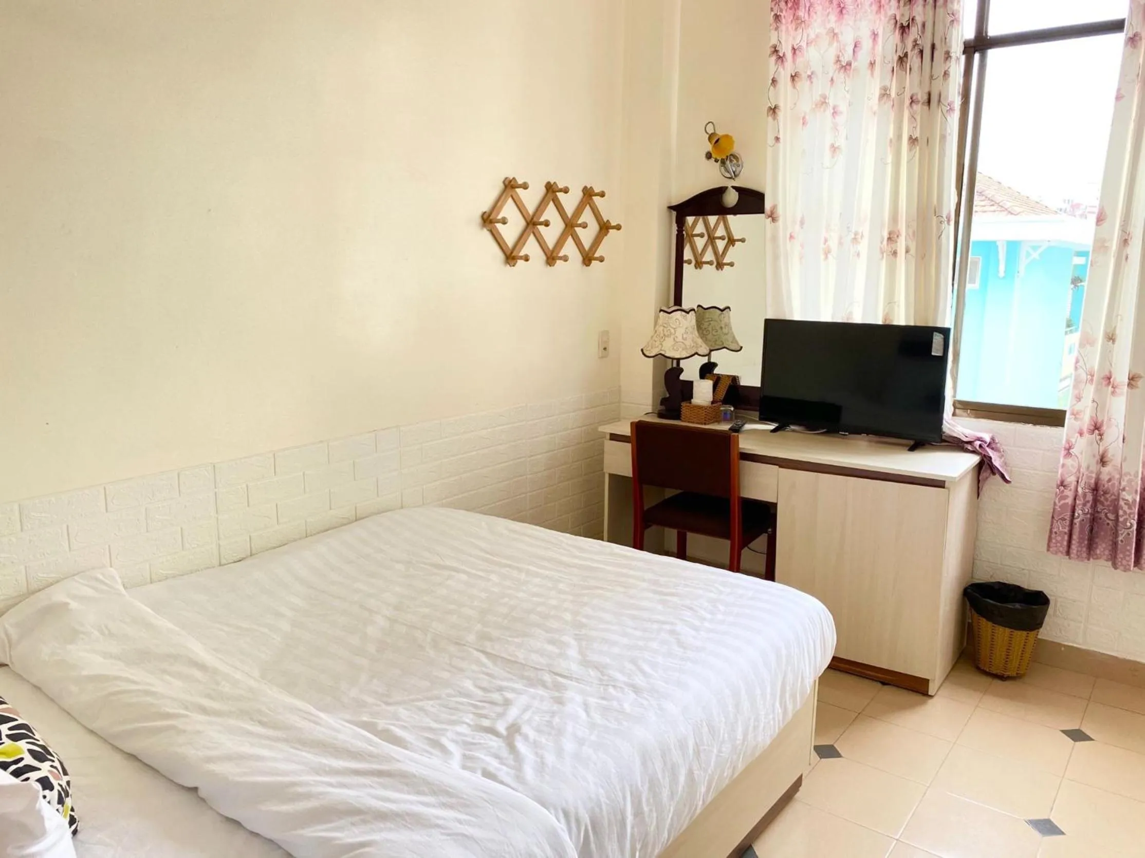 Property building, Bed in Sao Mai Tim Hotel