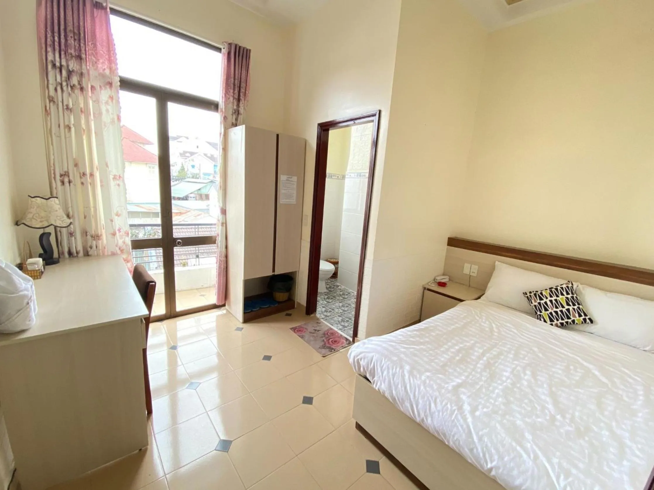 Property building, Bed in Sao Mai Tim Hotel