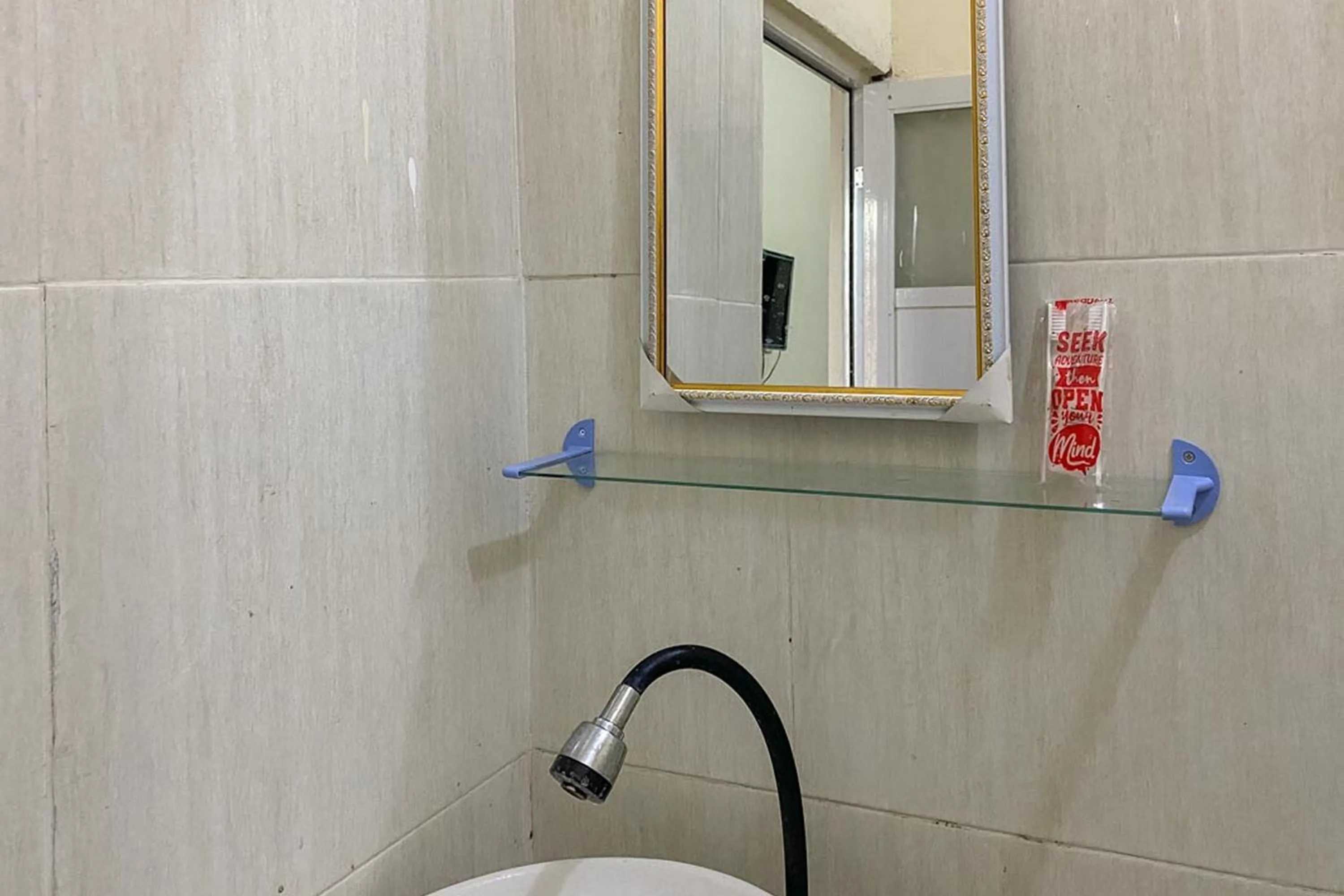 RedDoorz near Universitas Merdeka Malang 2