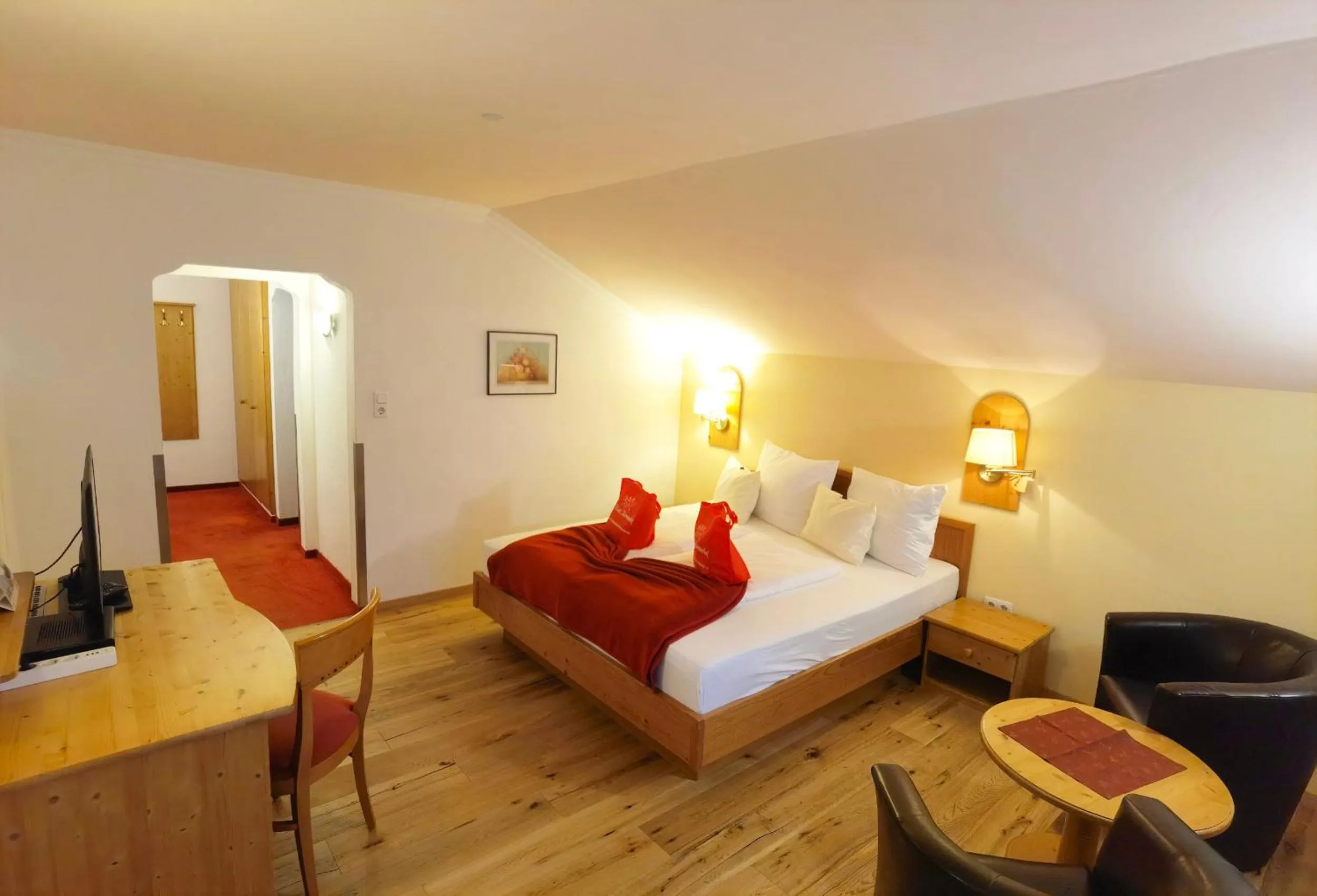 Photo of the whole room, Bed in Hotel Kärntnerhof & Suiten 3-Stern Superior