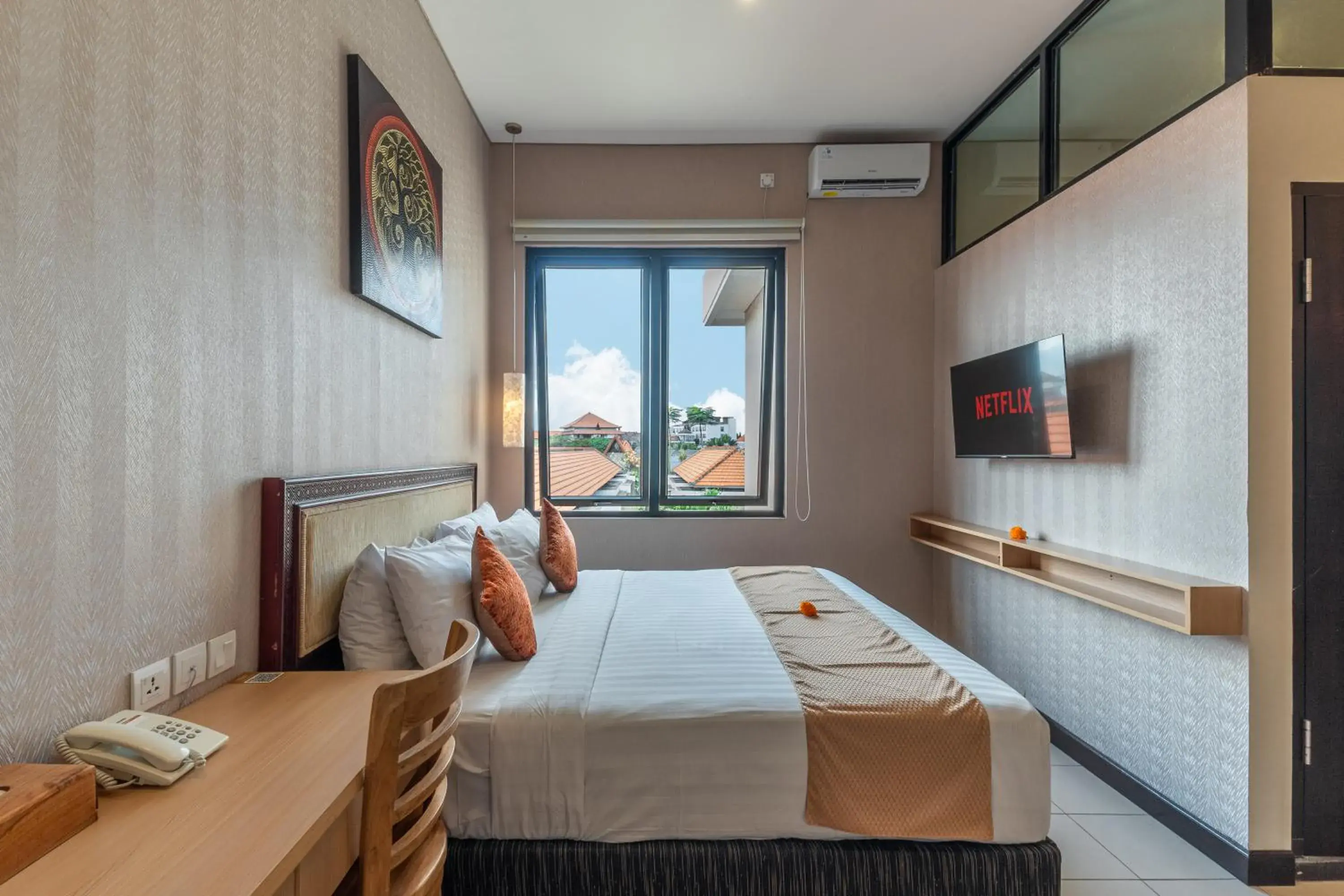 Deluxe Queen Room in Svarna Suites Seminyak Deluxe Queen Room in Svarna Suites Seminyak