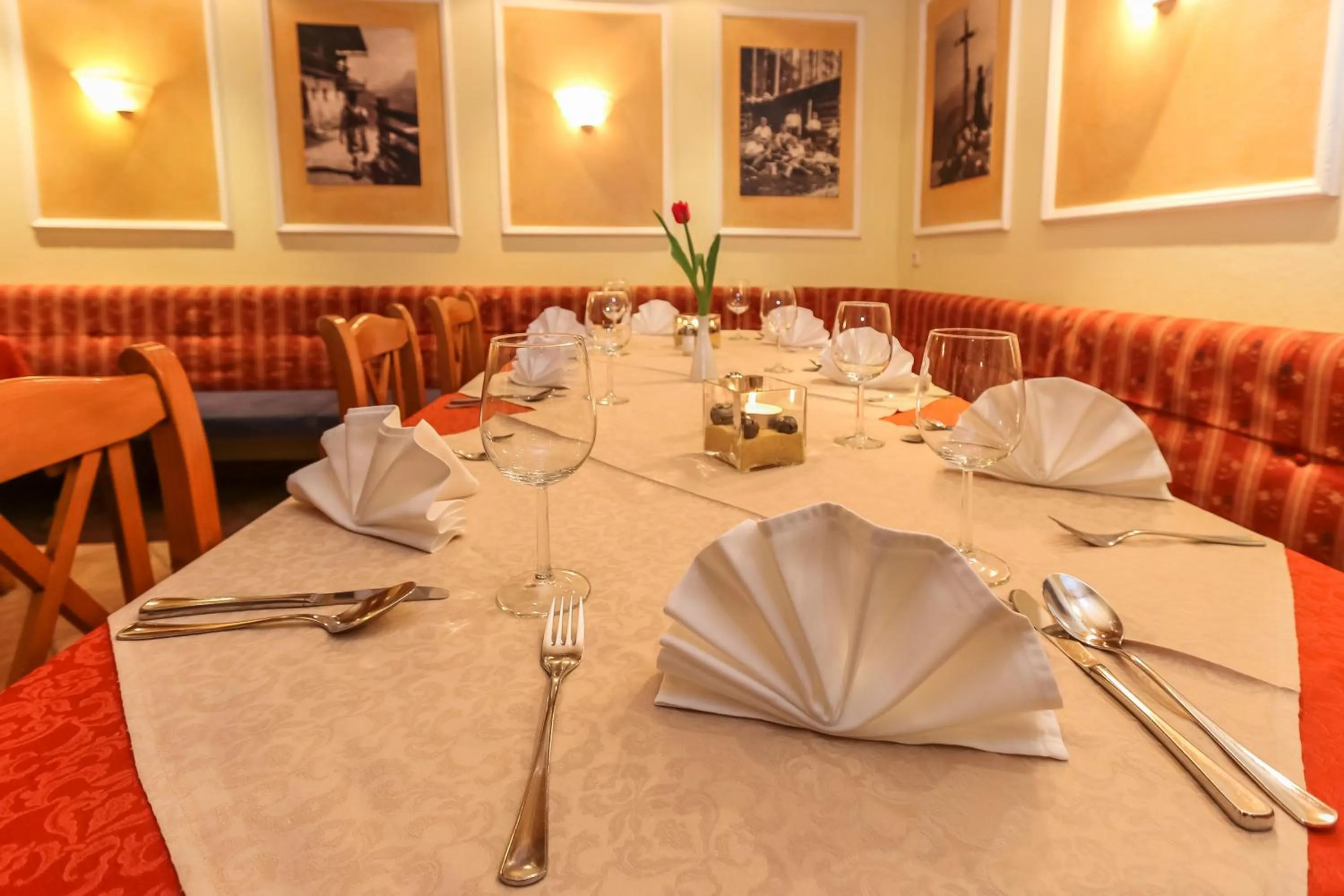 Restaurant/places to eat in Alpenhotel Tauernstüberl