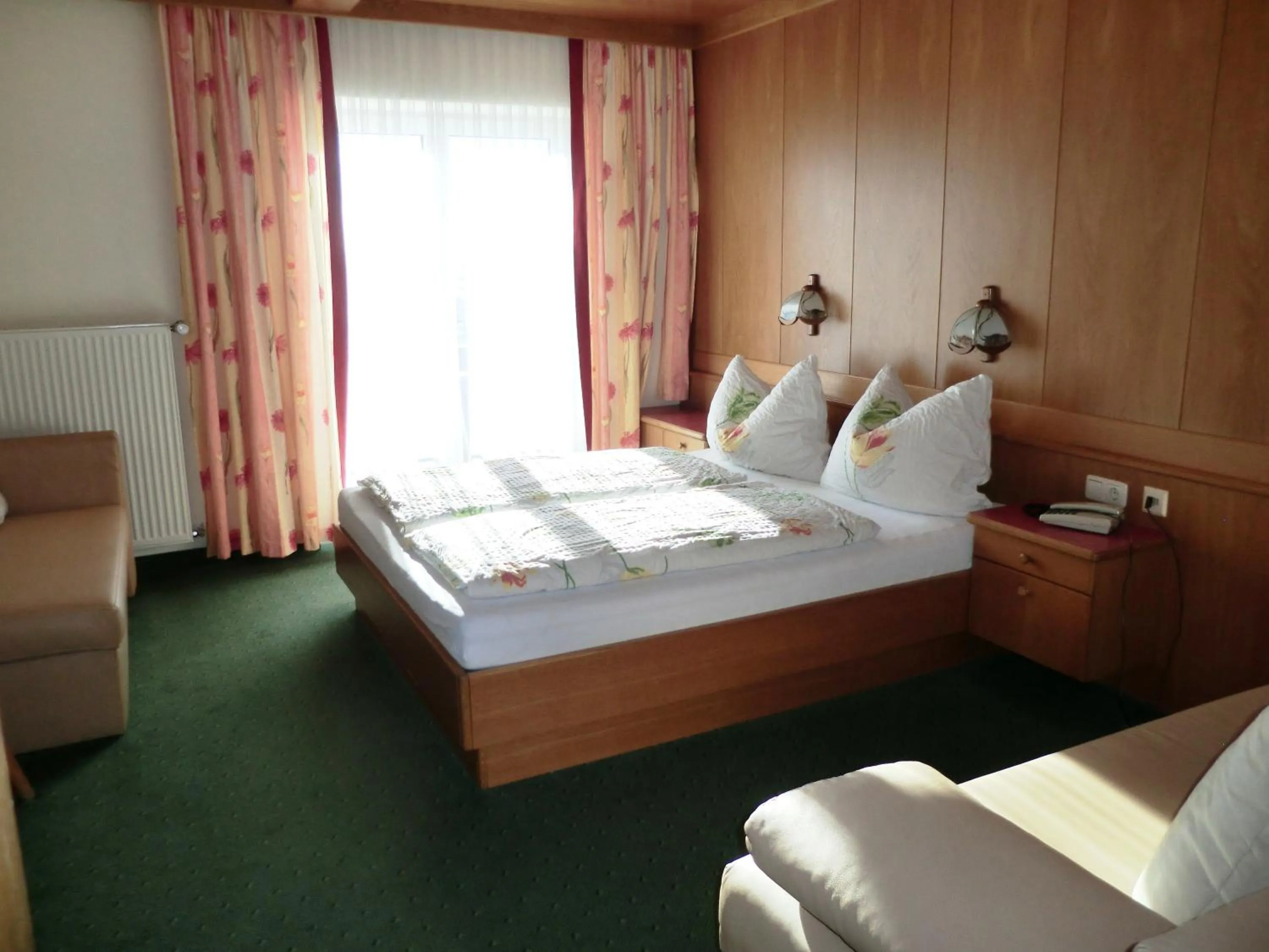 Bed in Alpenhotel Tauernstüberl