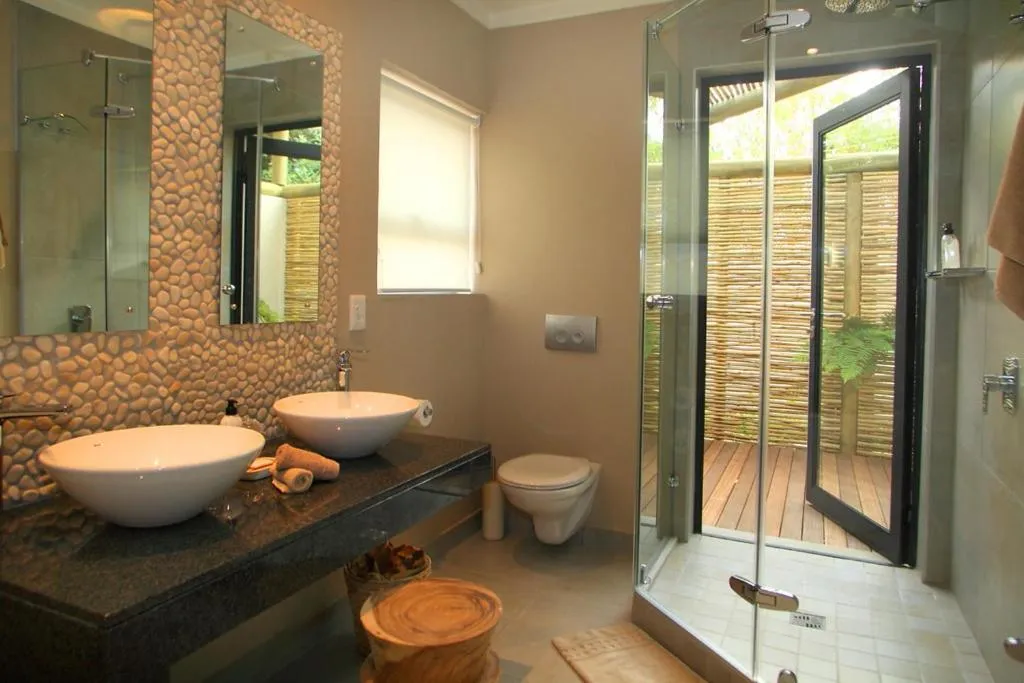 Bathroom in Scallop Lodge