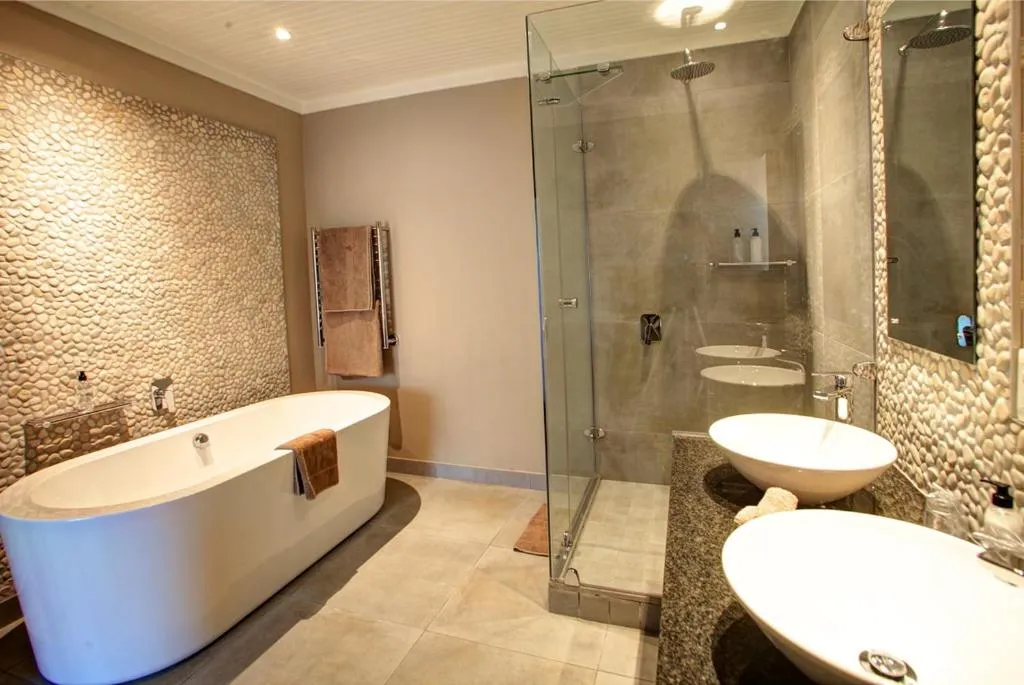 Bathroom in Scallop Lodge