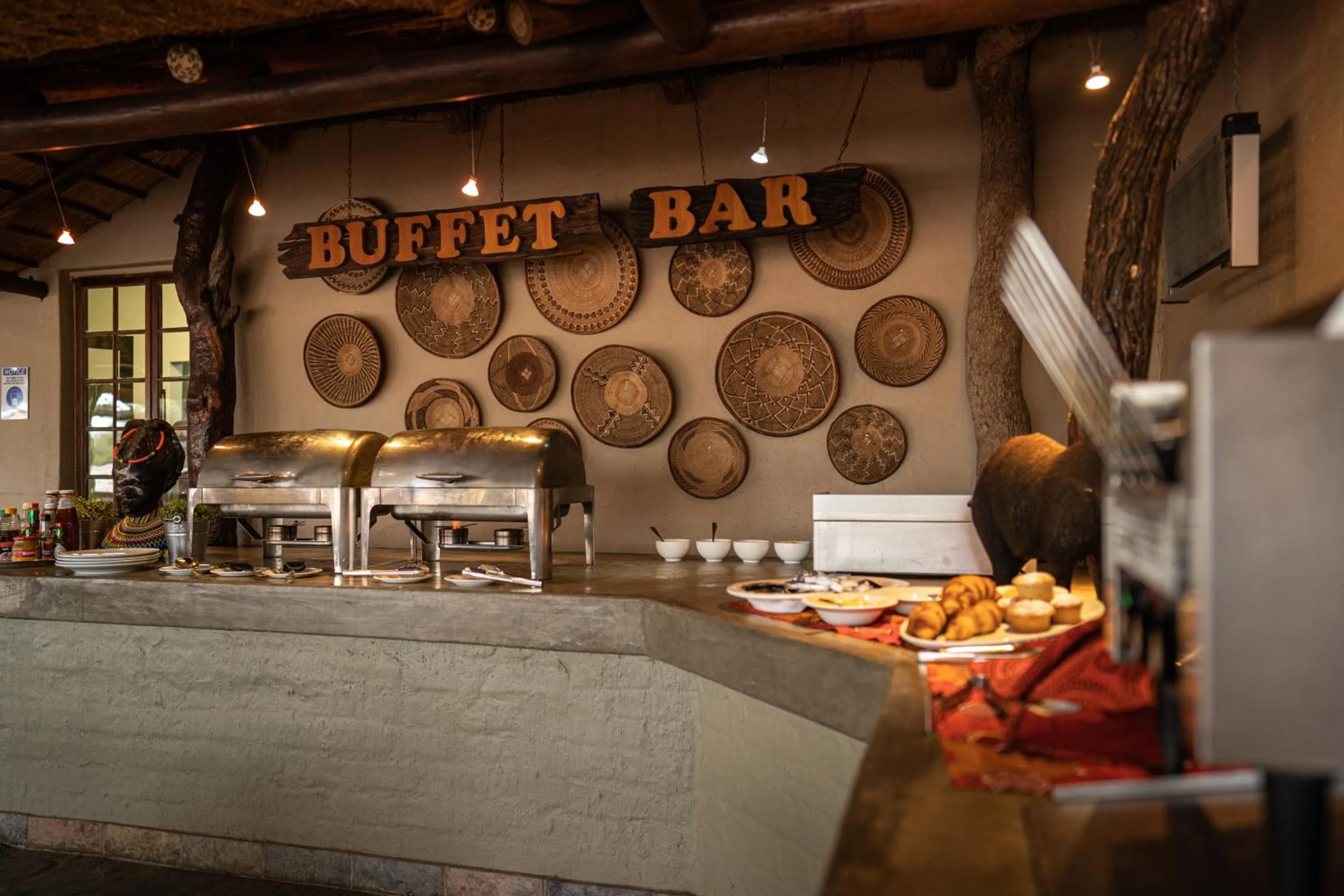 Dining area in Tshukudu Game Lodge