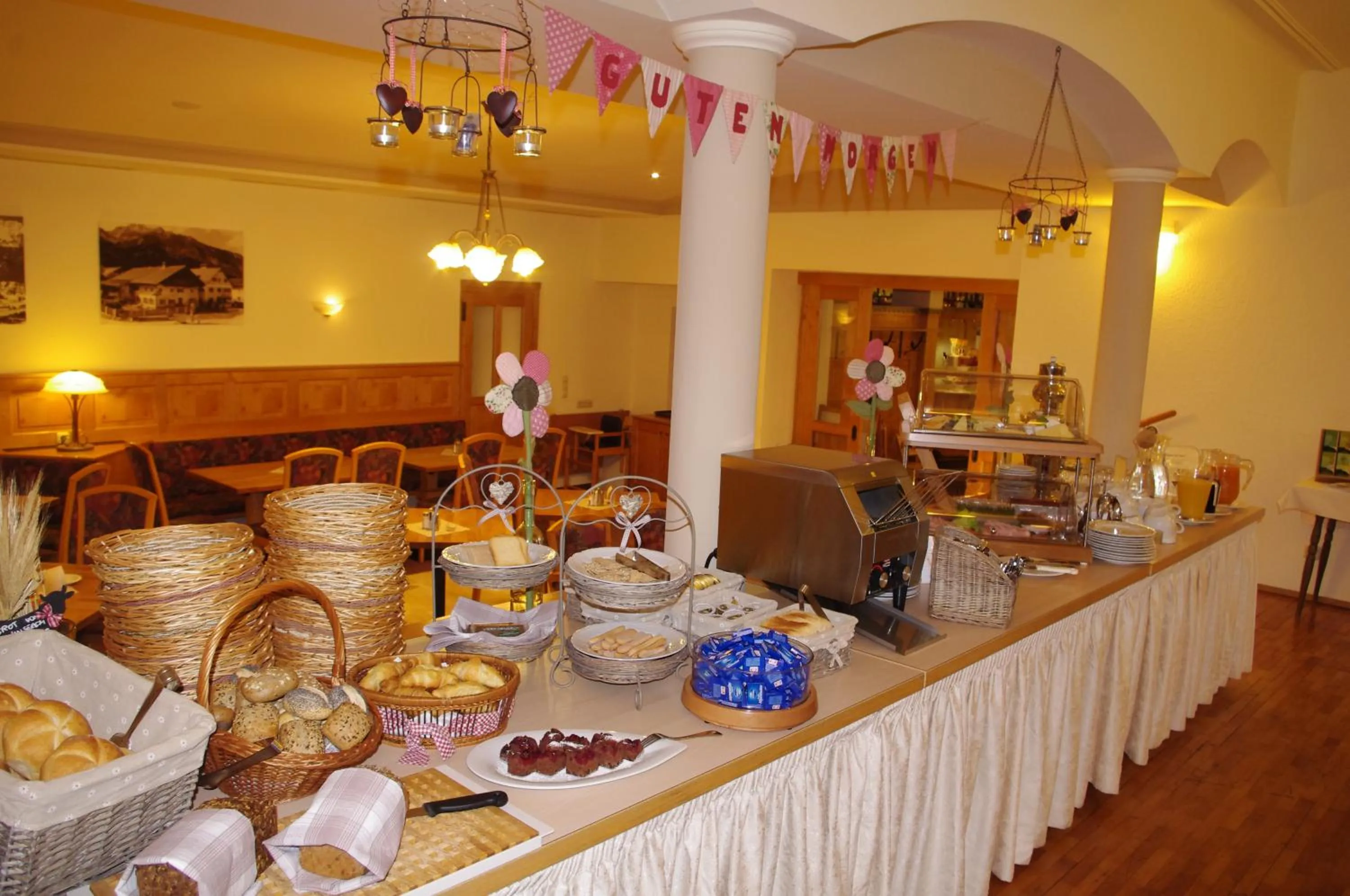 Breakfast in Die Lilie / Hotel Garni