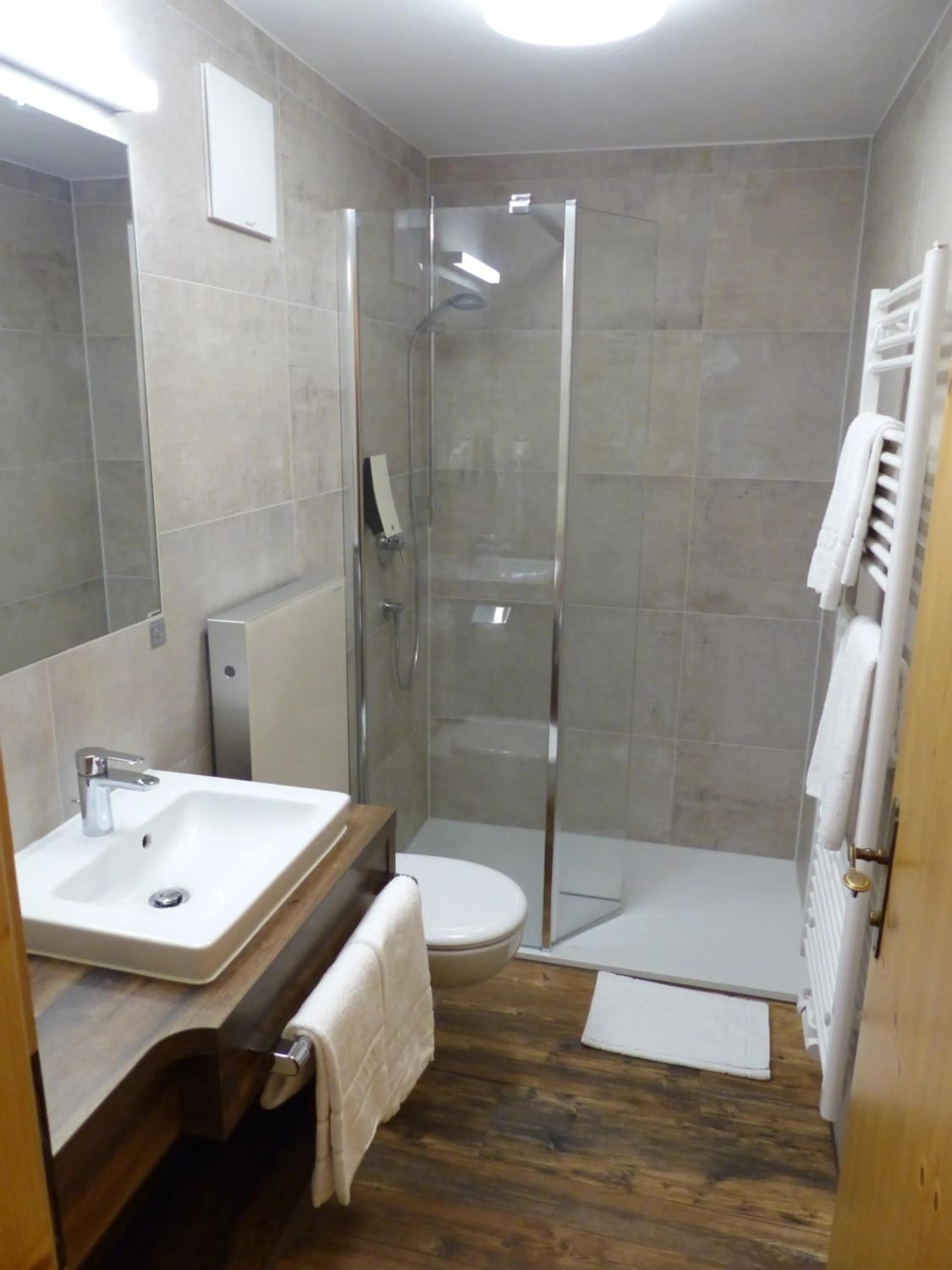 Shower in Die Lilie / Hotel Garni