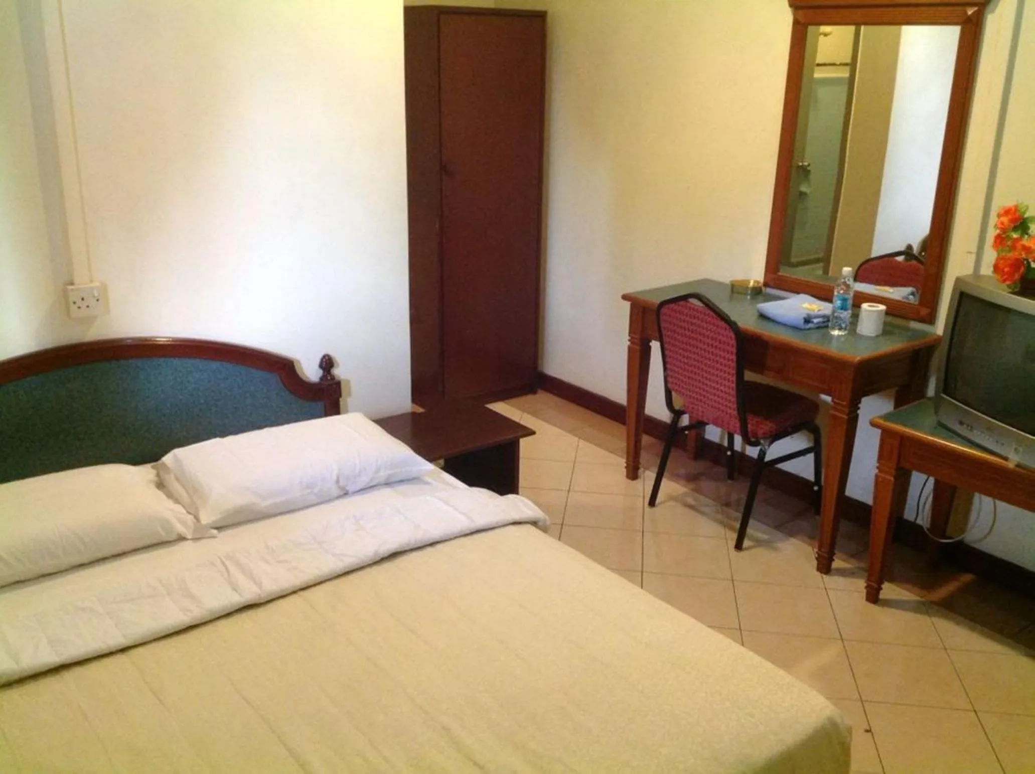 Photo of the whole room, Bed in Hotel Morning Glory