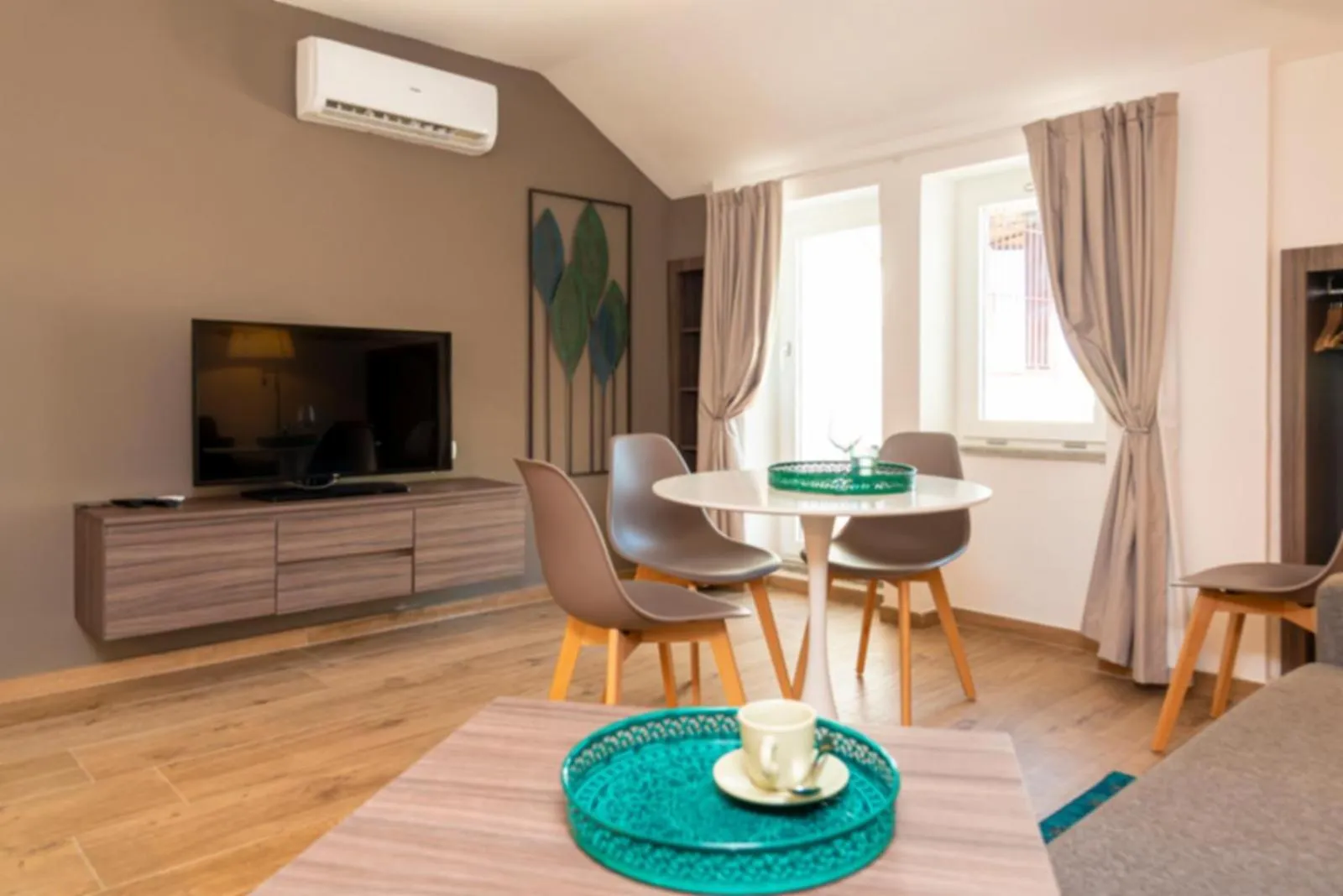 Communal lounge/ TV room in Aurelia Antica Suites & Apartments