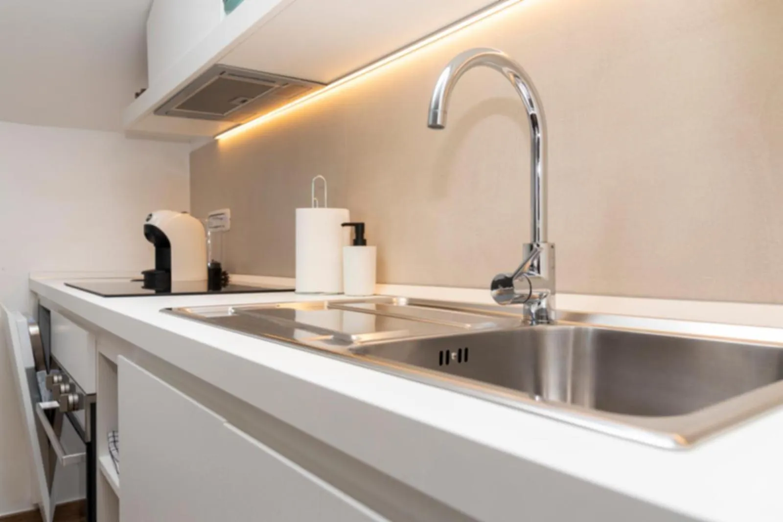 Coffee/tea facilities in Aurelia Antica Suites & Apartments