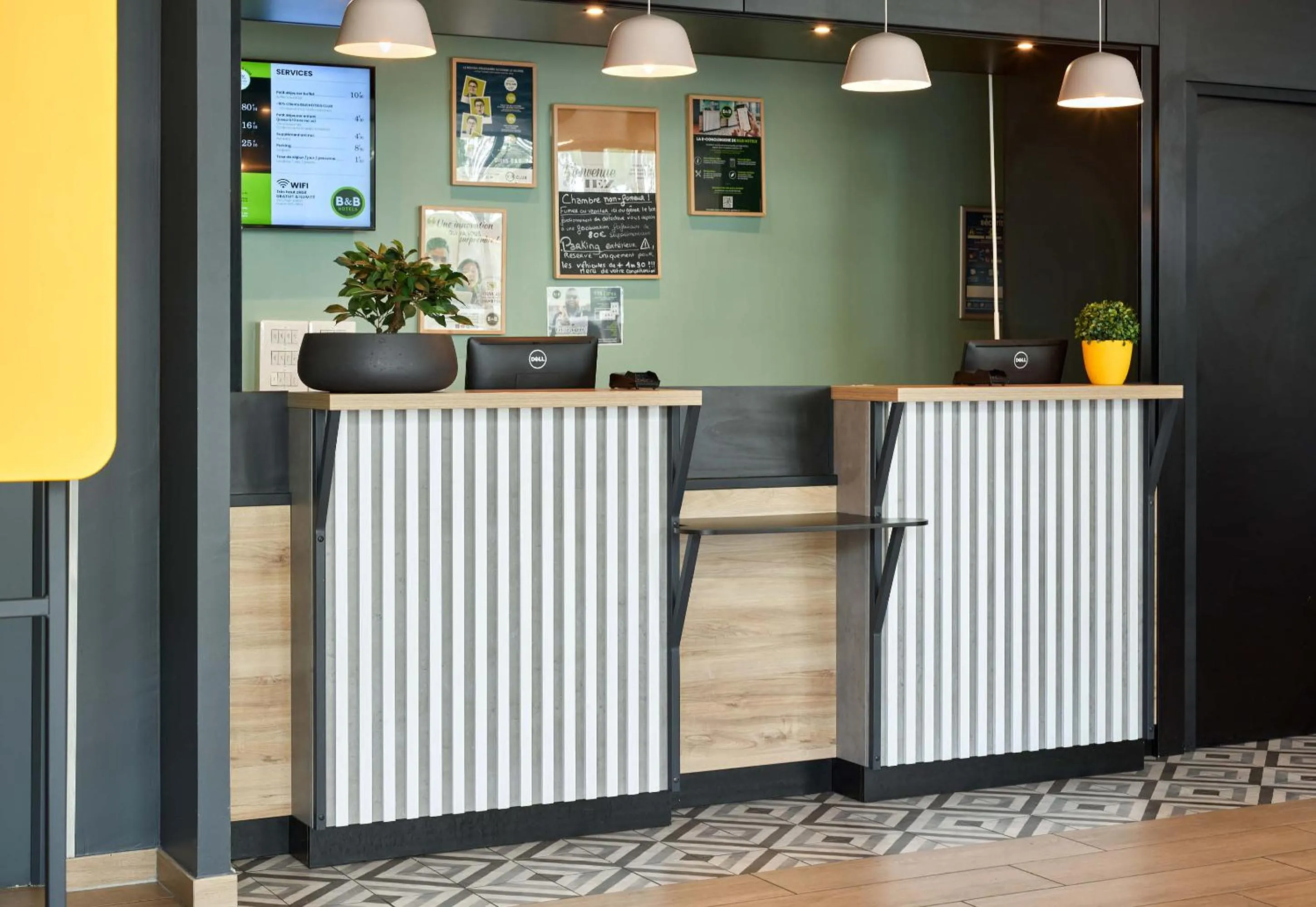 Lobby or reception in B&B HOTEL Champigny-sur-Marne