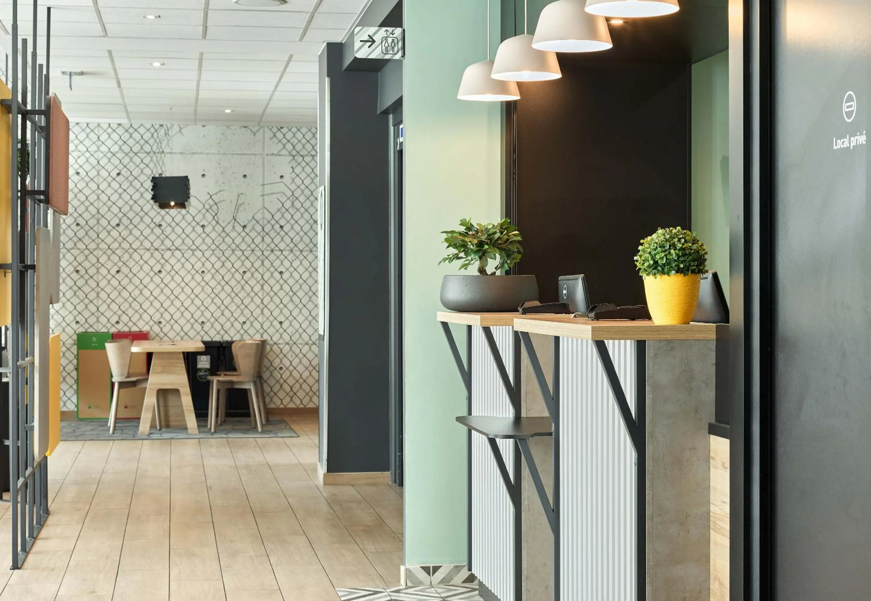 Lobby or reception in B&B HOTEL Champigny-sur-Marne