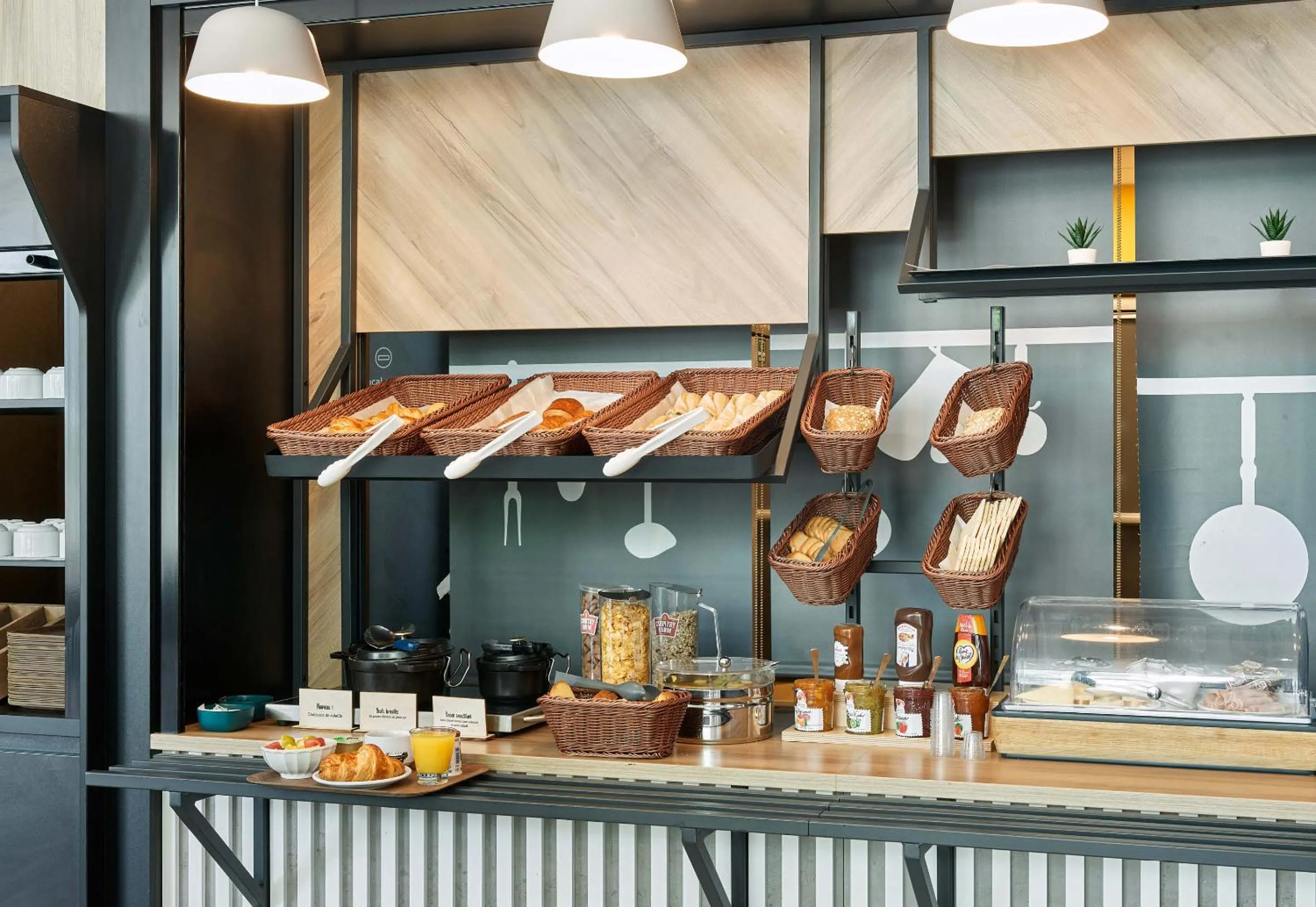 Breakfast in B&B HOTEL Champigny-sur-Marne