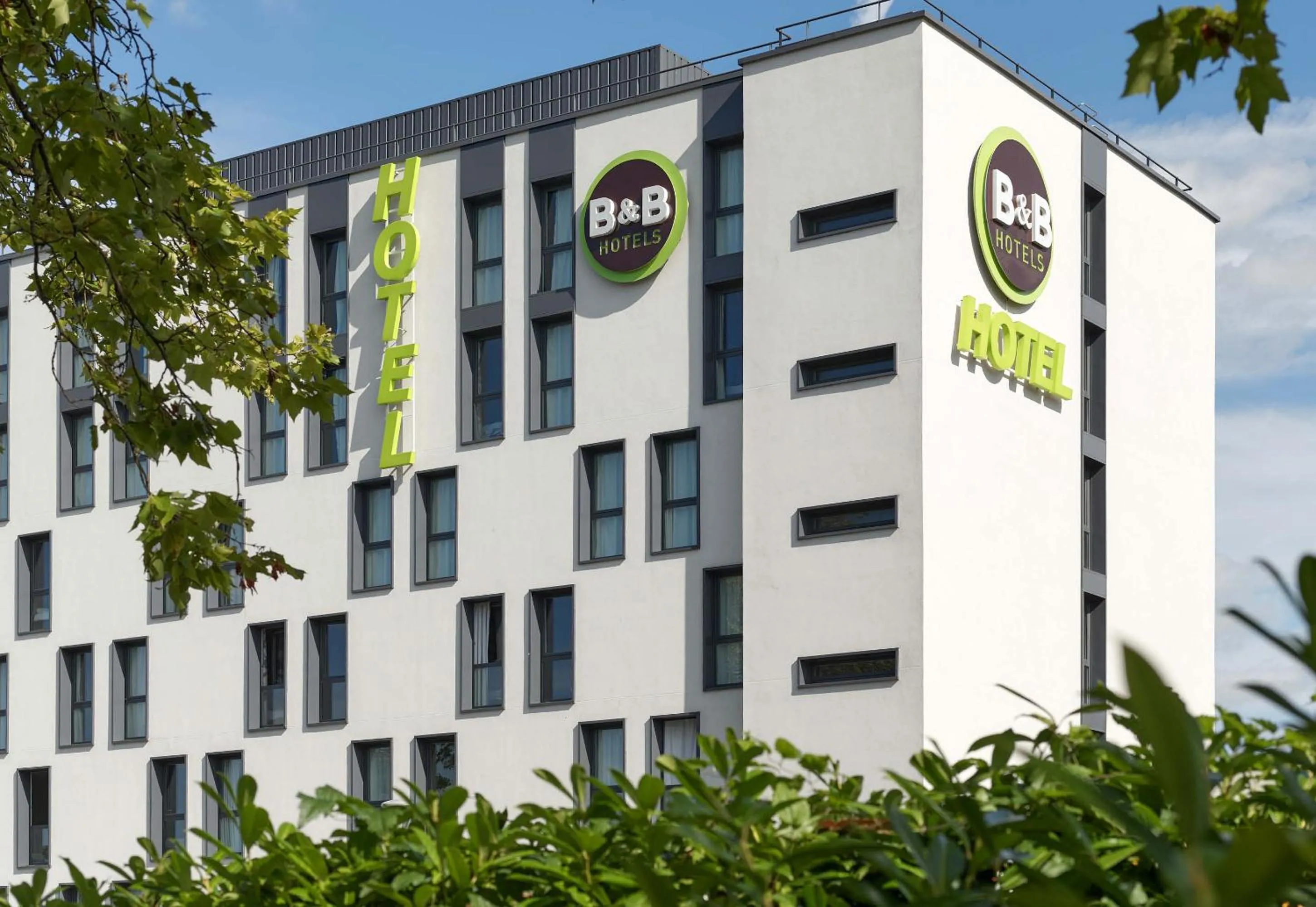Property building in B&B HOTEL Champigny-sur-Marne