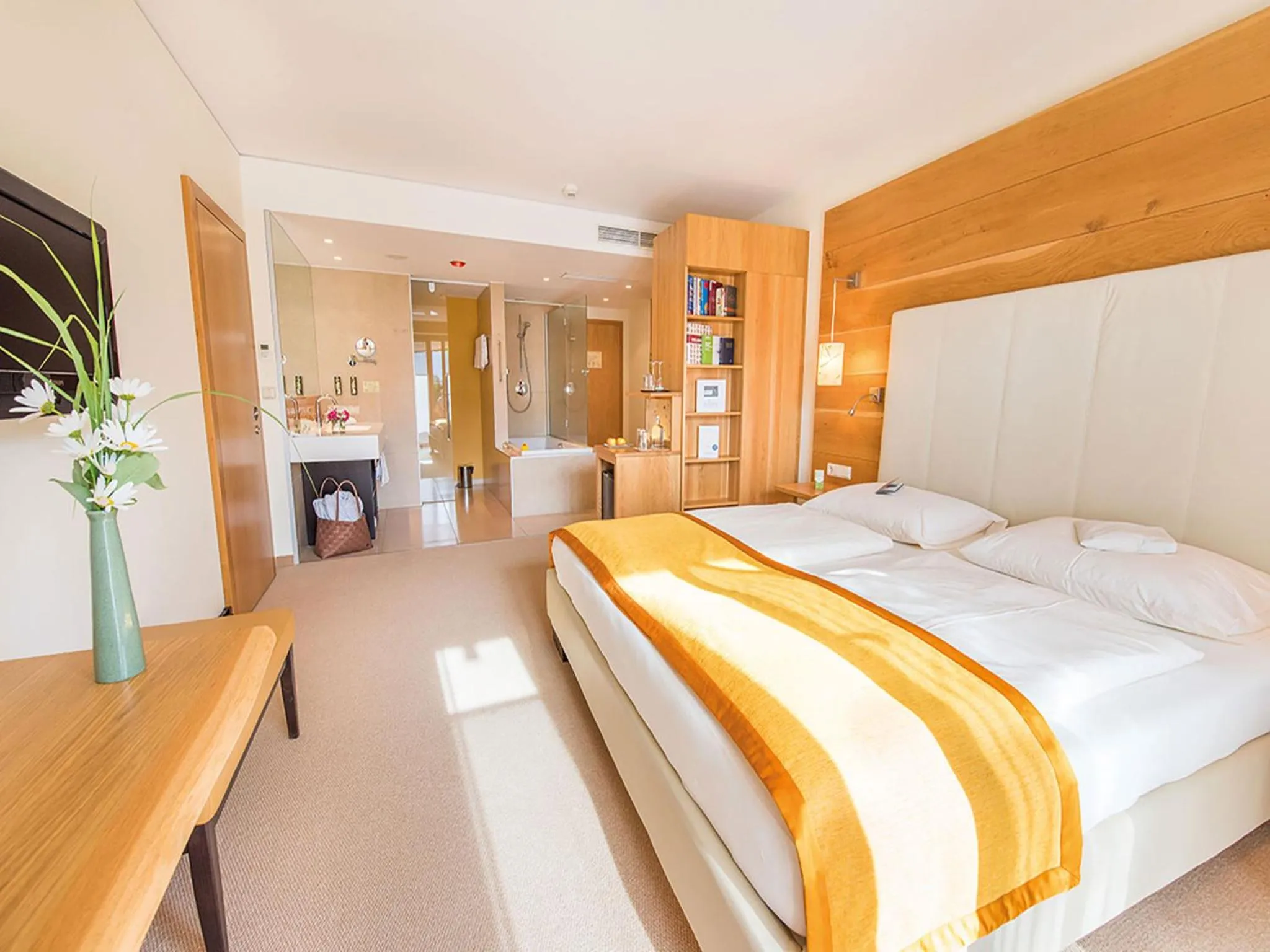 Shower, Bed in RETTER Bio-Natur-Resort