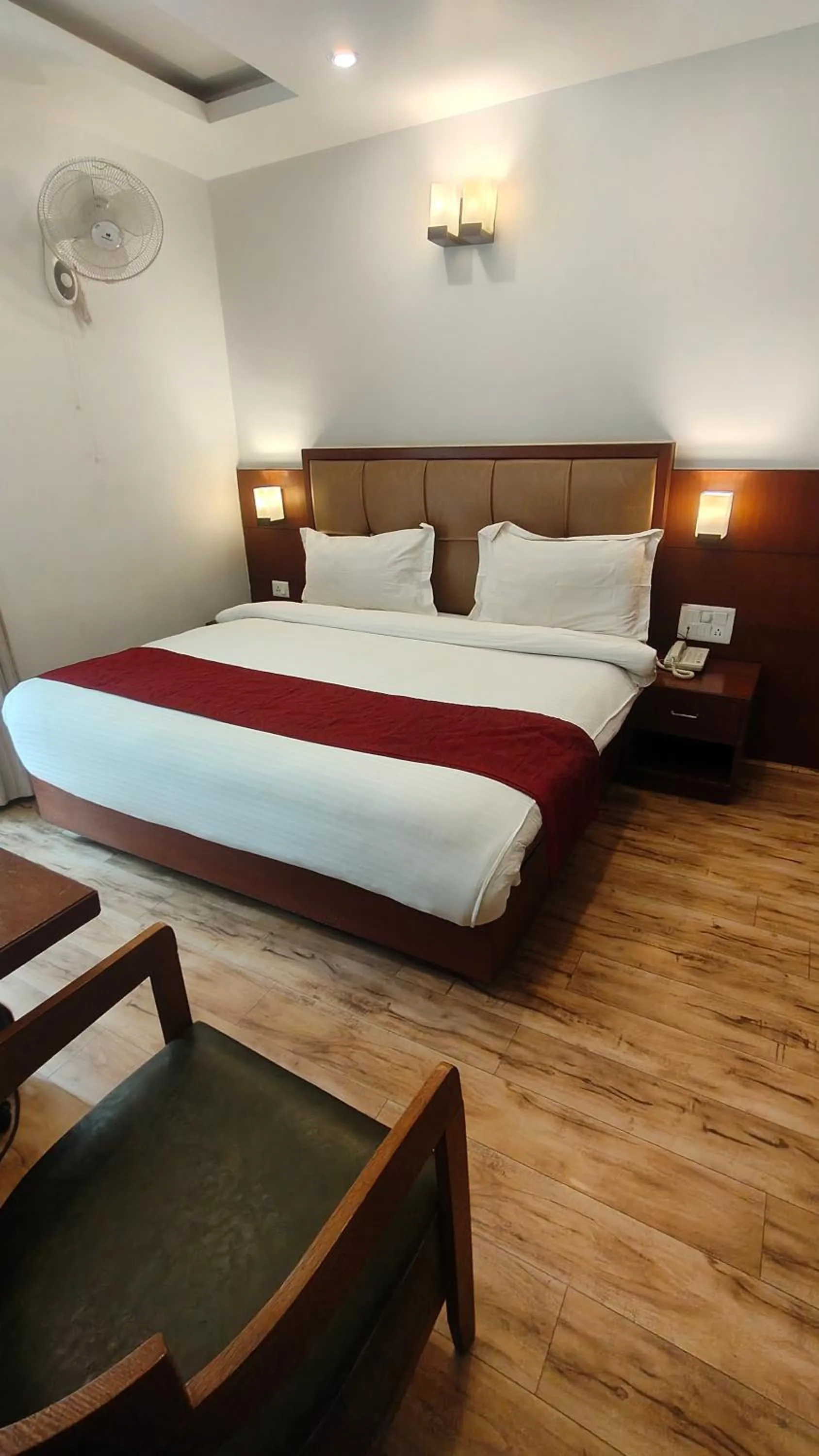 Photo of the whole room, Bed in Himalayan Splendour Resort