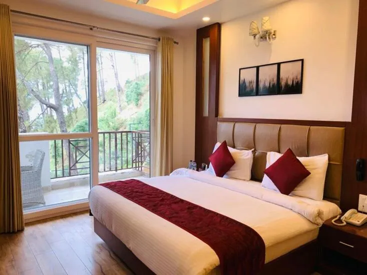 Bedroom, Bed in Himalayan Splendour Resort