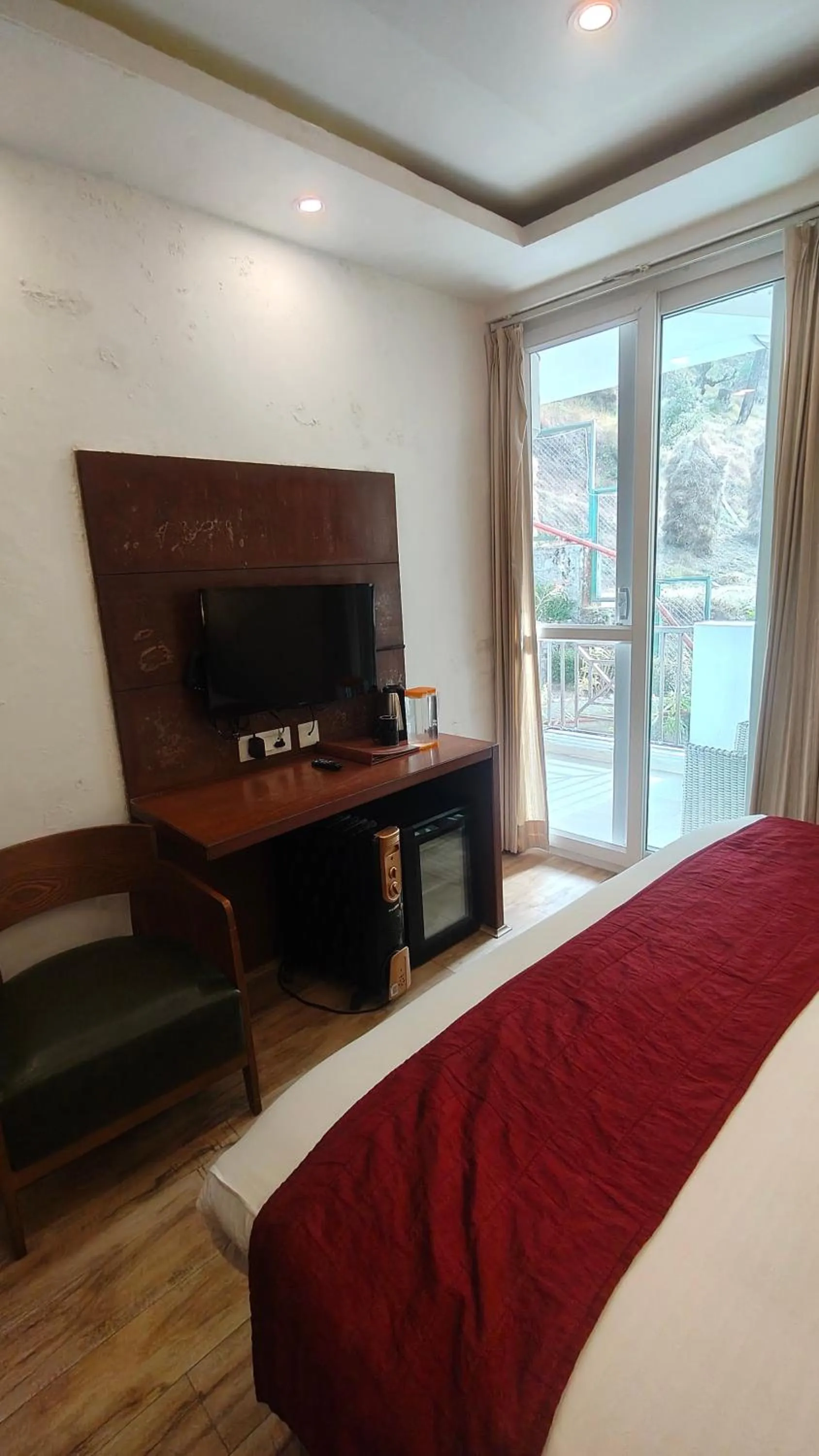 Bedroom, Bed in Himalayan Splendour Resort