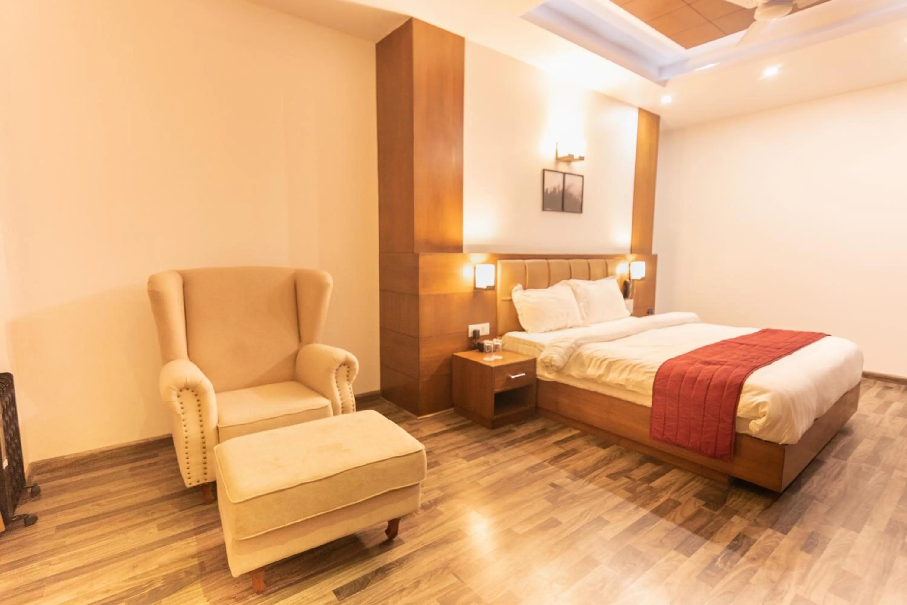 Photo of the whole room, Bed in Himalayan Splendour Resort