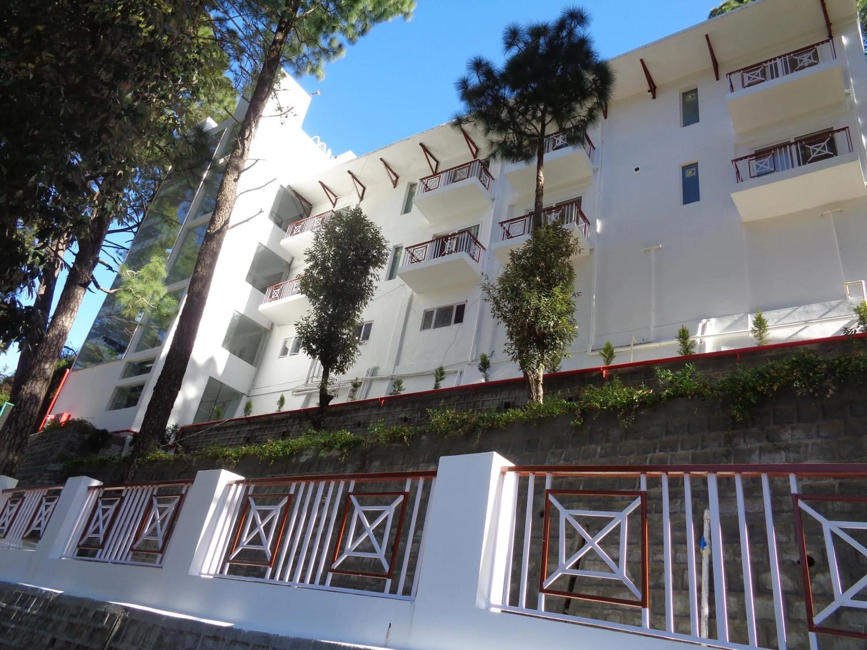 Property building in Himalayan Splendour Resort