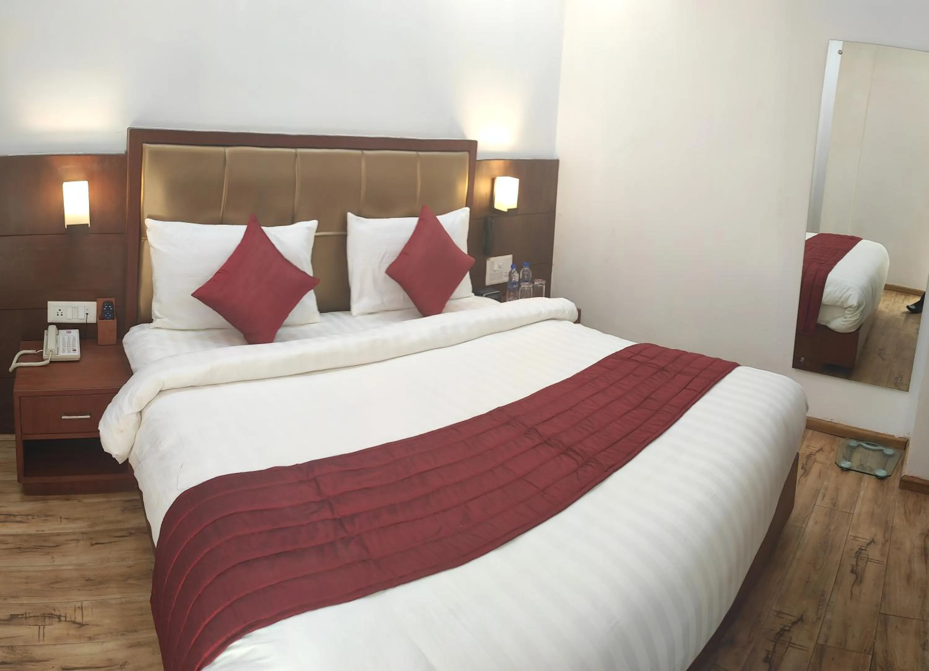 Bedroom, Bed in Himalayan Splendour Resort