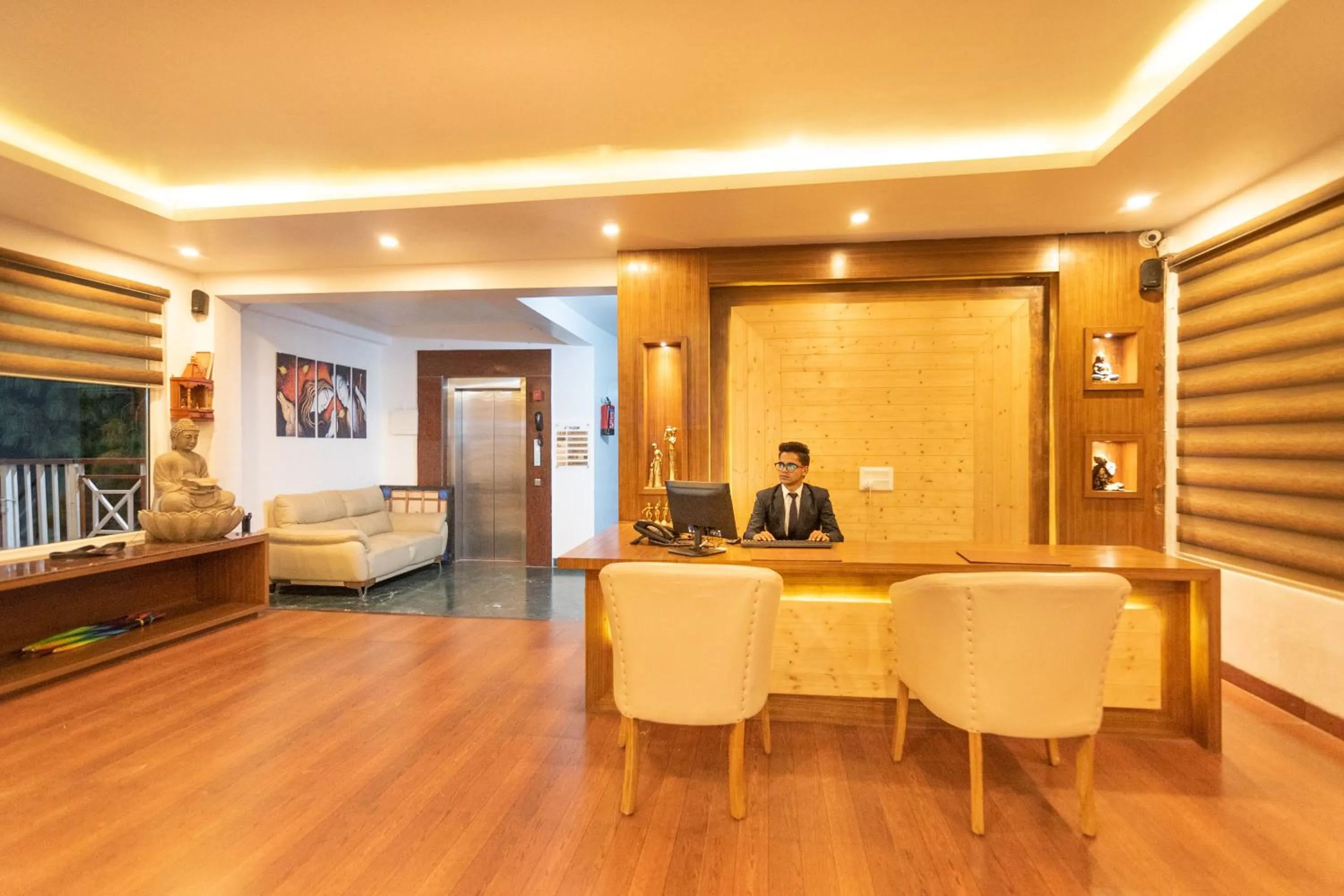 Lobby or reception in Himalayan Splendour Resort