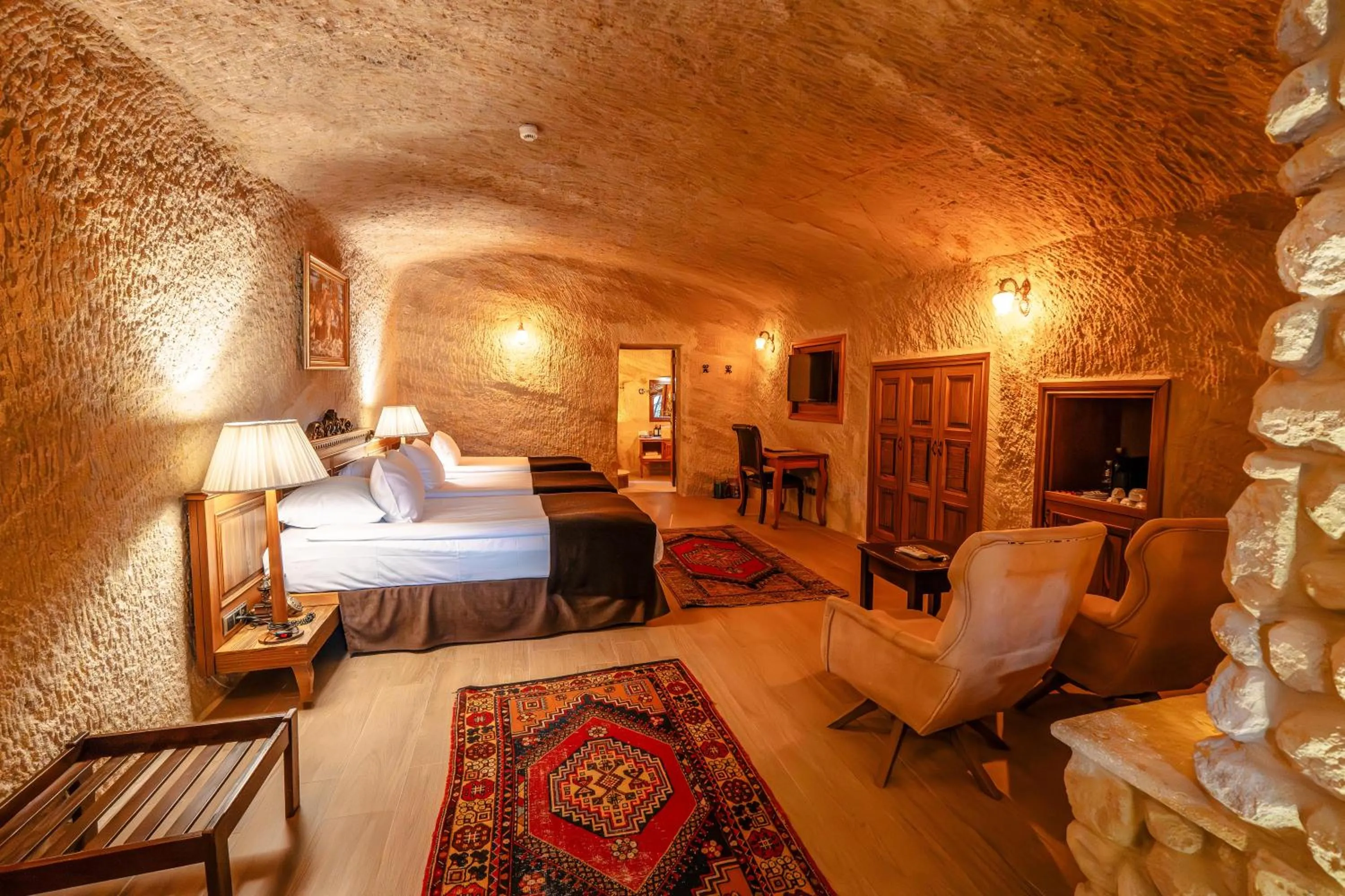 Photo of the whole room, Bed in Utopia Cave Cappadocia